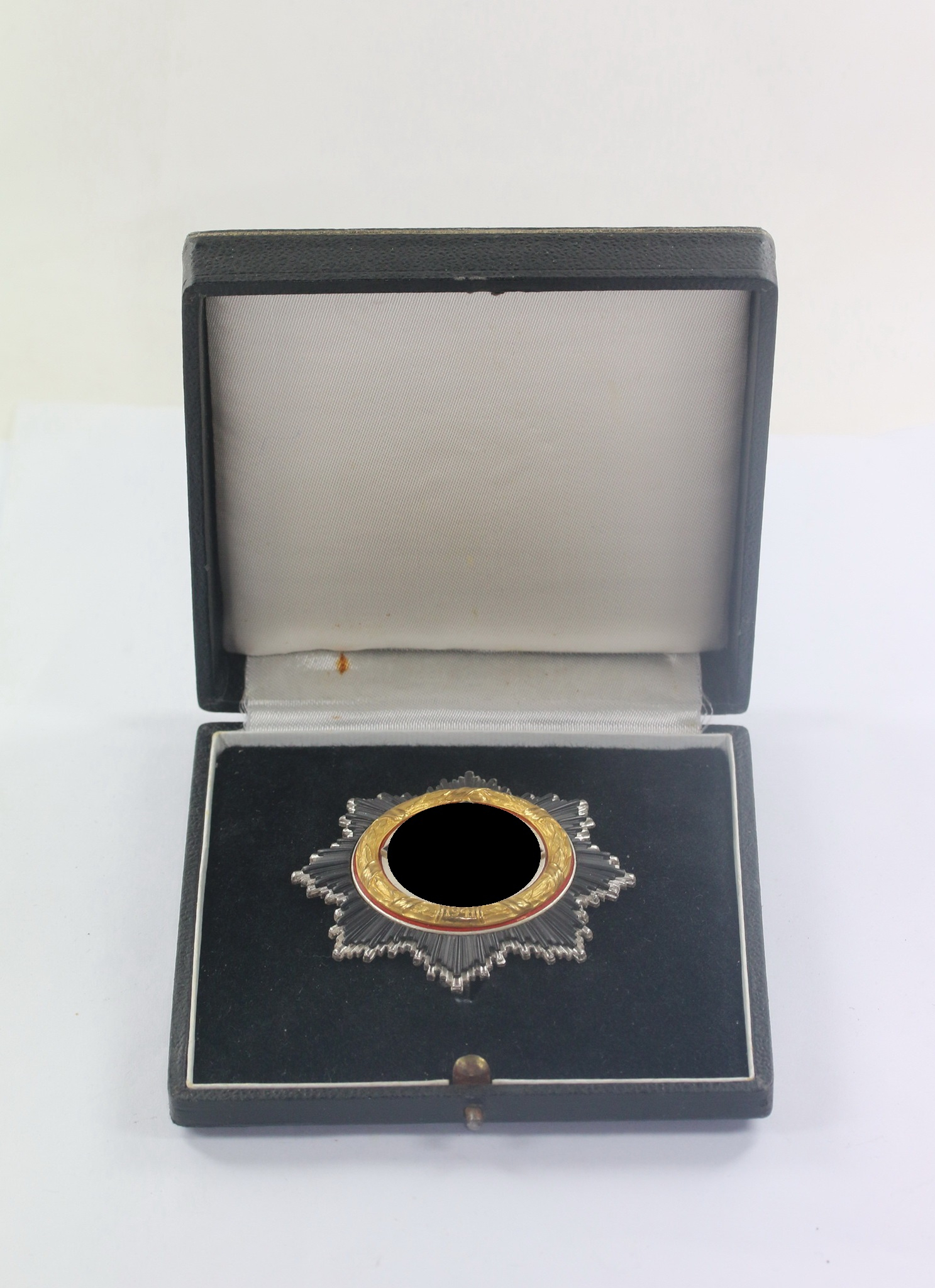 Cased German Cross in Gold. Maker 20 (C.F. Zimmermann) – Bild 1