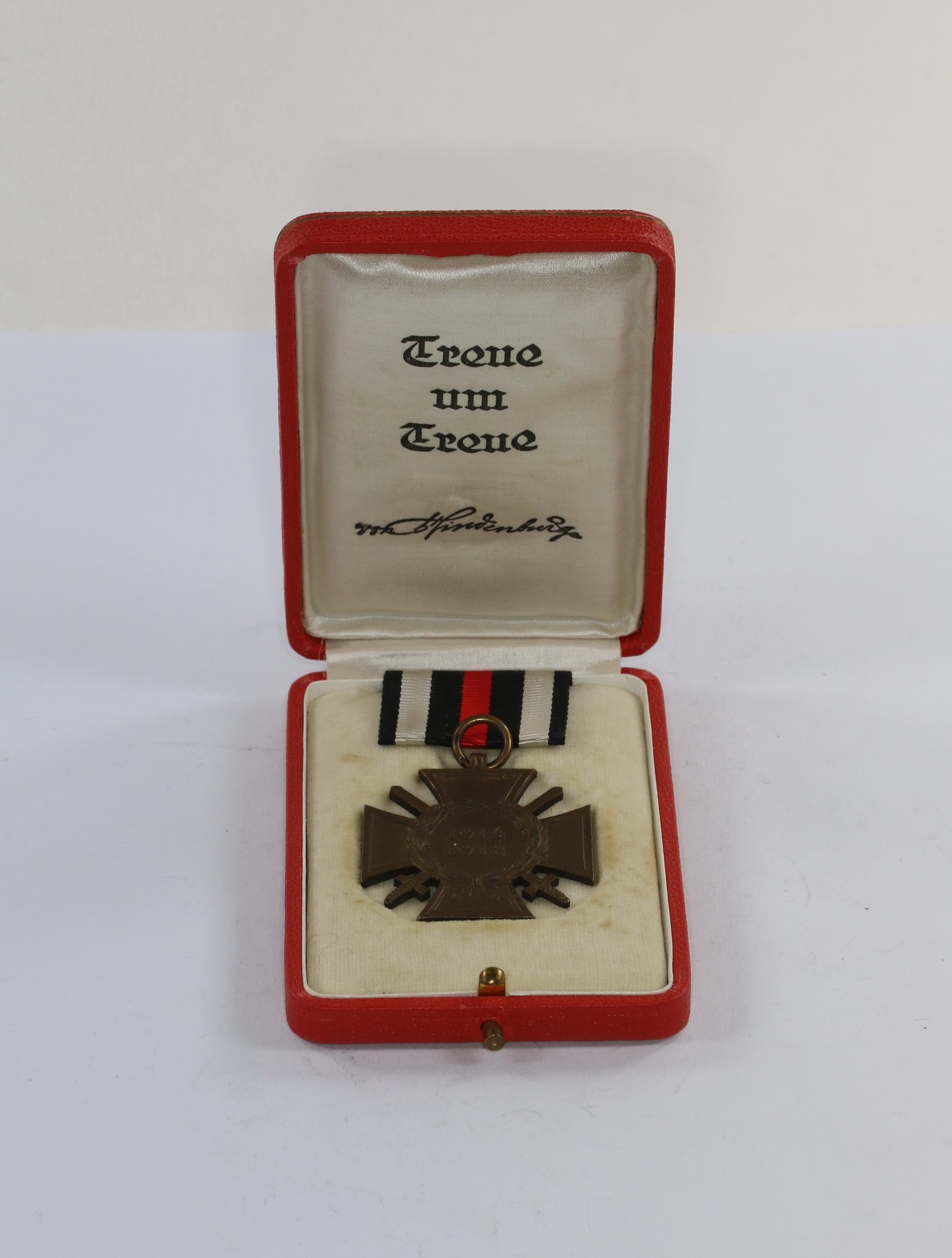 Cased Hindenburg Cross for Combatants - Treue um Treue – Bild 1