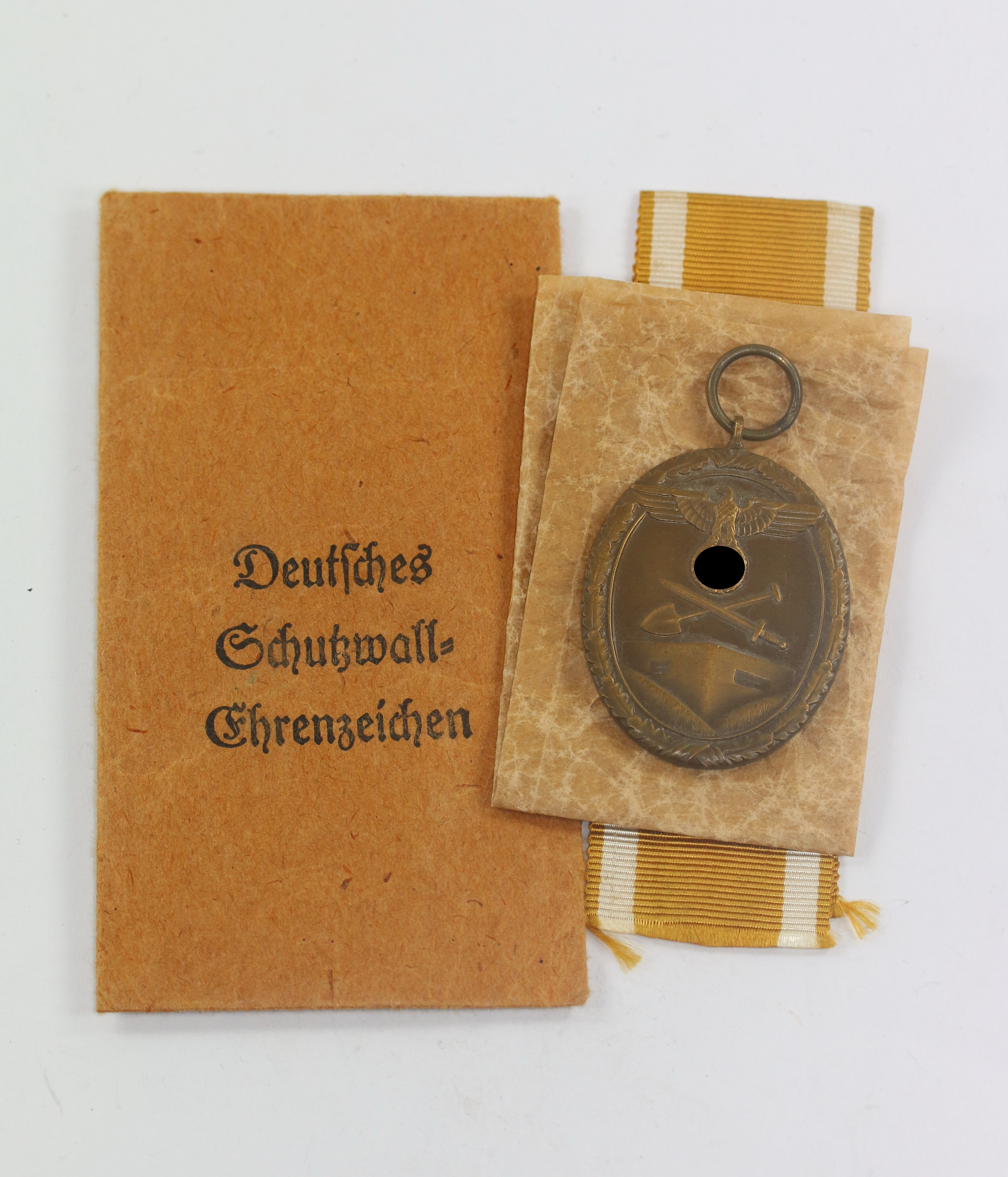 West Wall Medal in Envelope, Deschler & Sohn München 9 – Bild 1