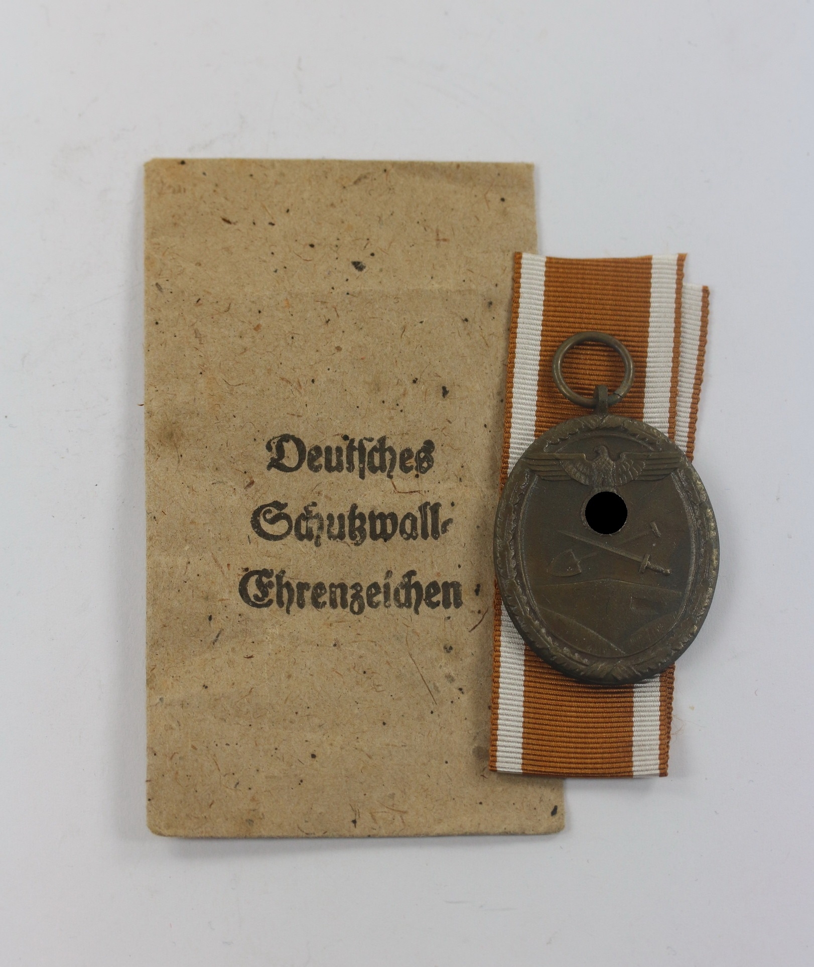 West Wall Medal in Envelope, Karl Poellath Schrobenhausen – Bild 1