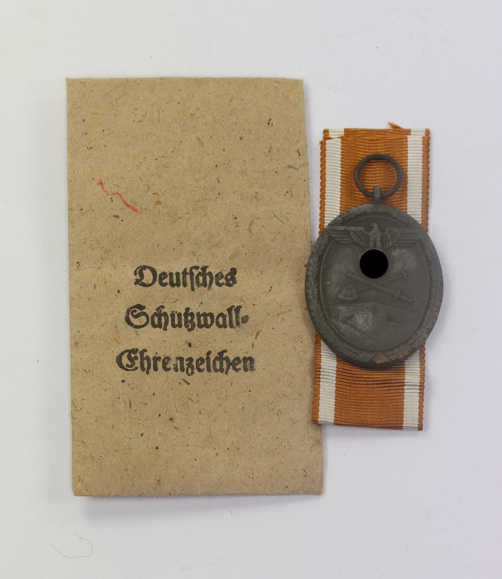 West Wall Medal in Envelope. Maker Carl Poellath Schrobenhausen – Bild 1
