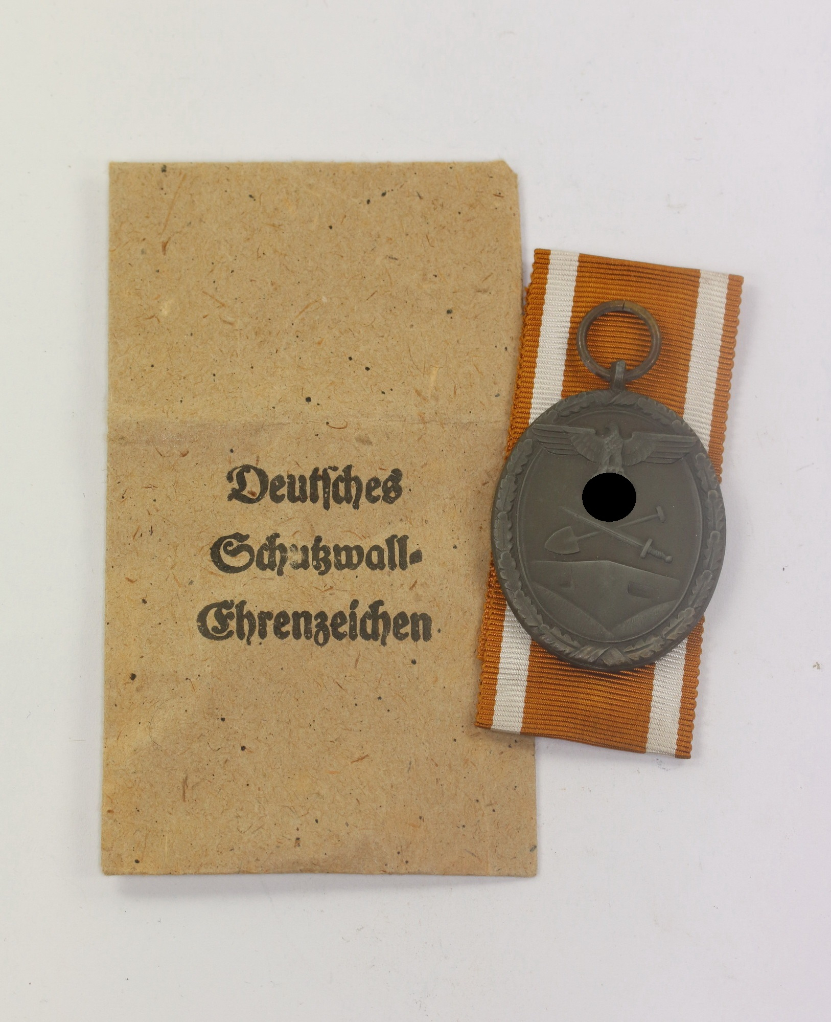 West Wall Medal in Envelope, Karl Poellath Schrobenhausen – Bild 1