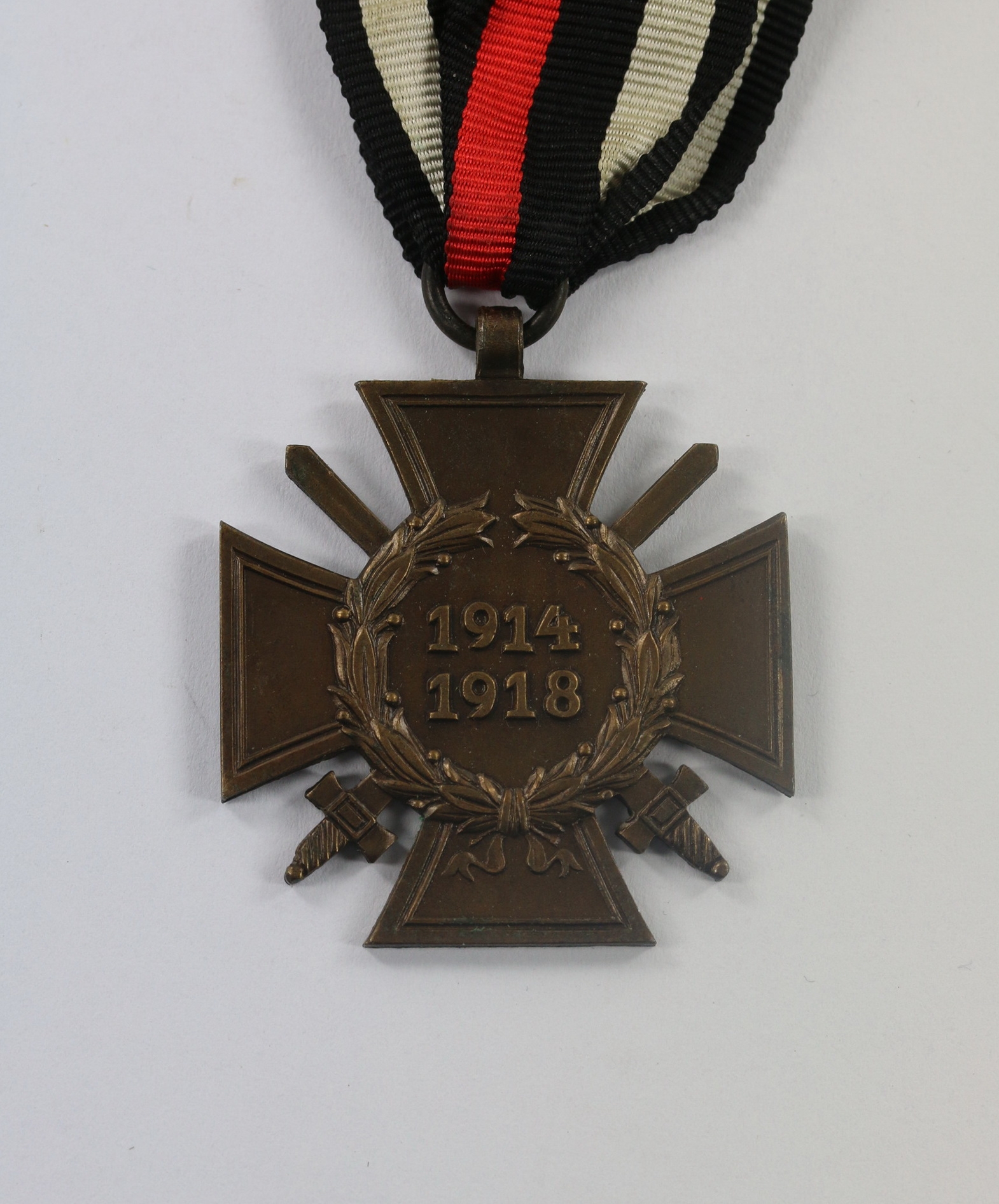 Hindenburg Cross for Combatants. Maker O. 9 – Bild 1