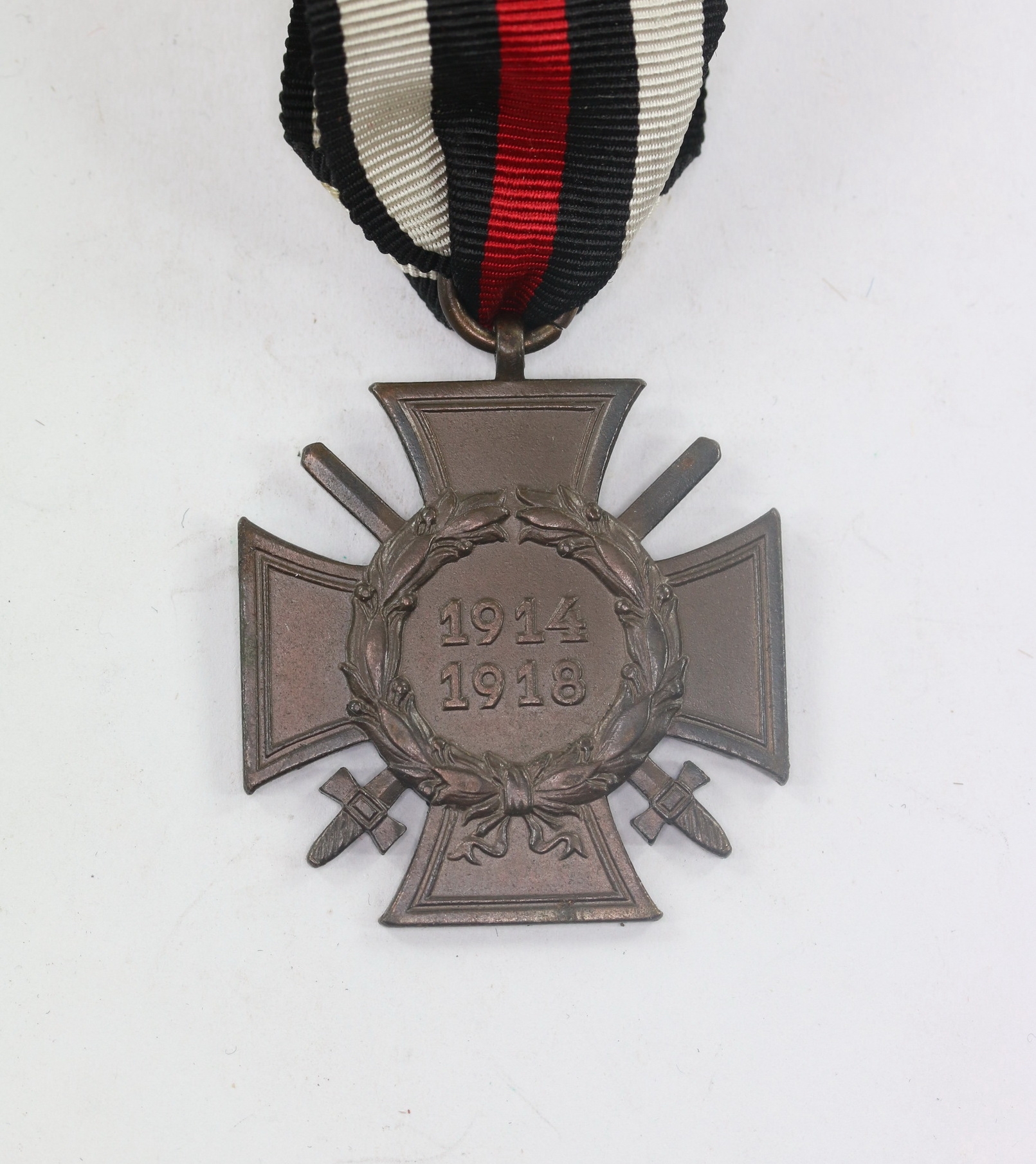 Hindenburg Cross for Combatants. Maker W.& L. M. – Bild 1