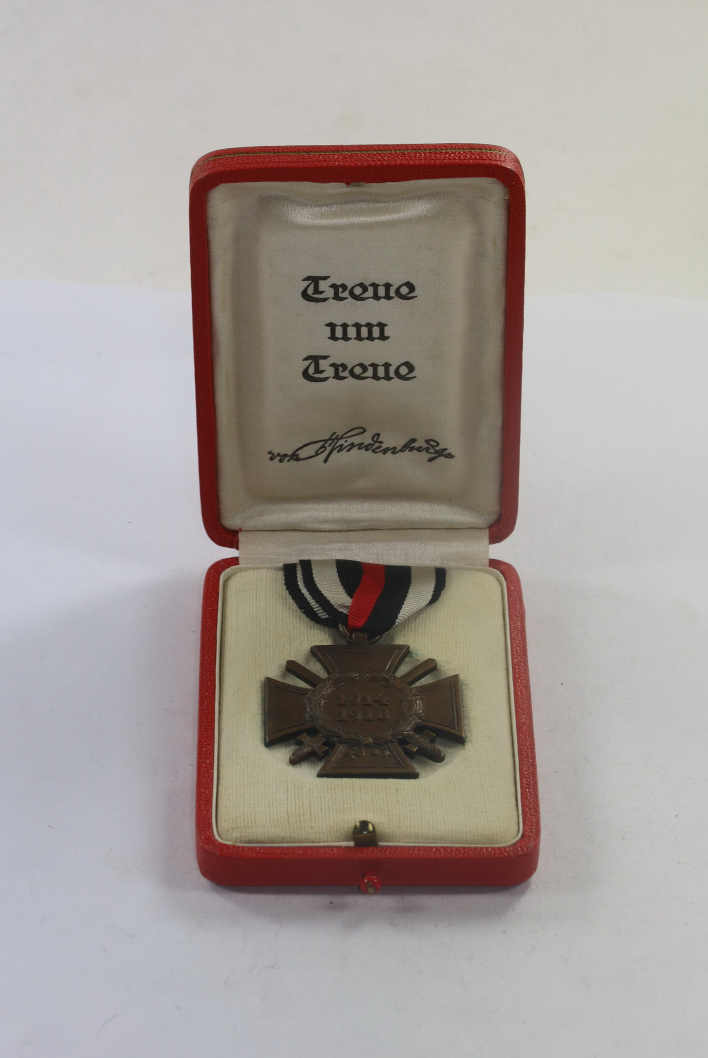 Cased Hindenburg Cross for Combatants, Treue um Treue – Bild 1