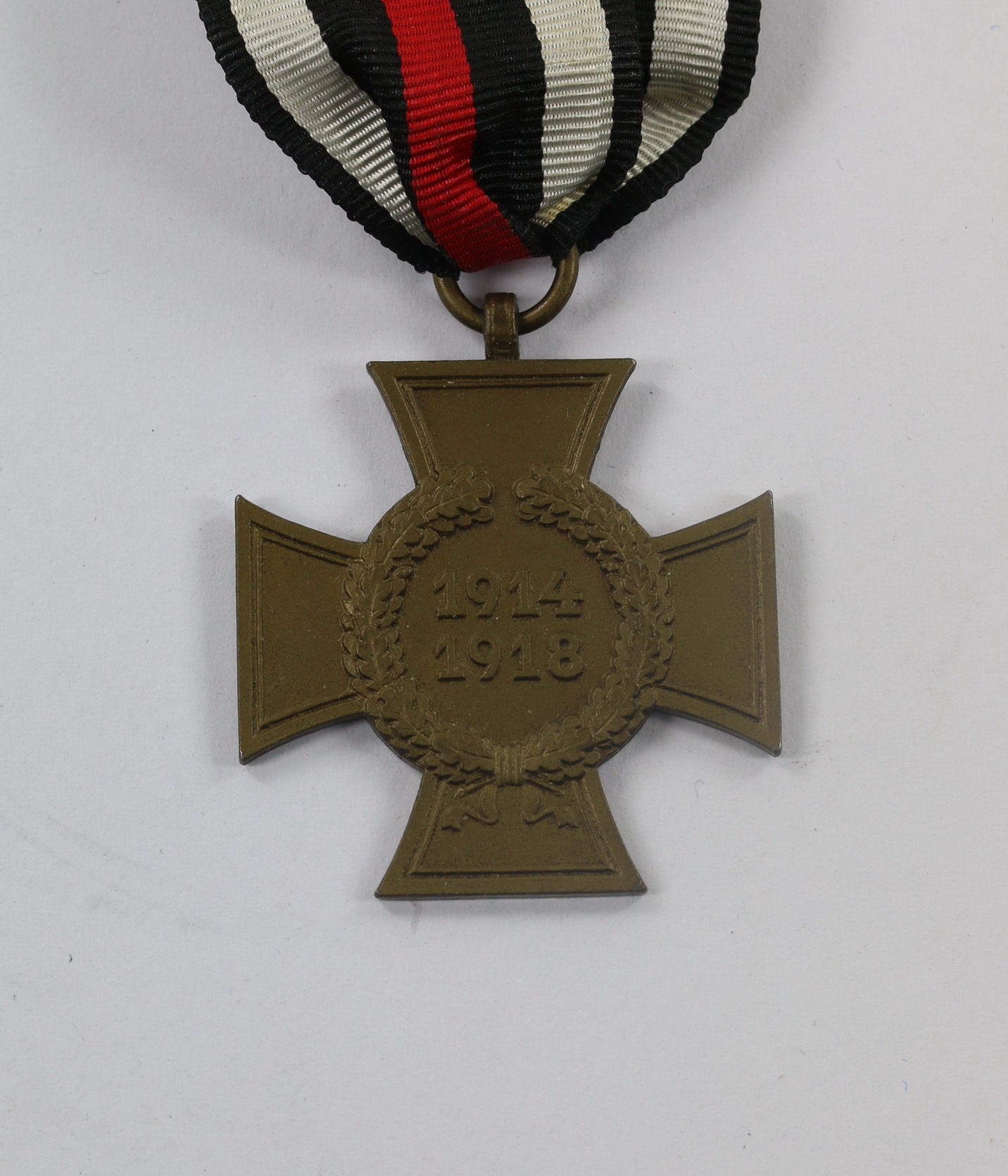 Ehrenkreuz für Kriegsteilnehmer, Hst. A.& S. – Bild 1