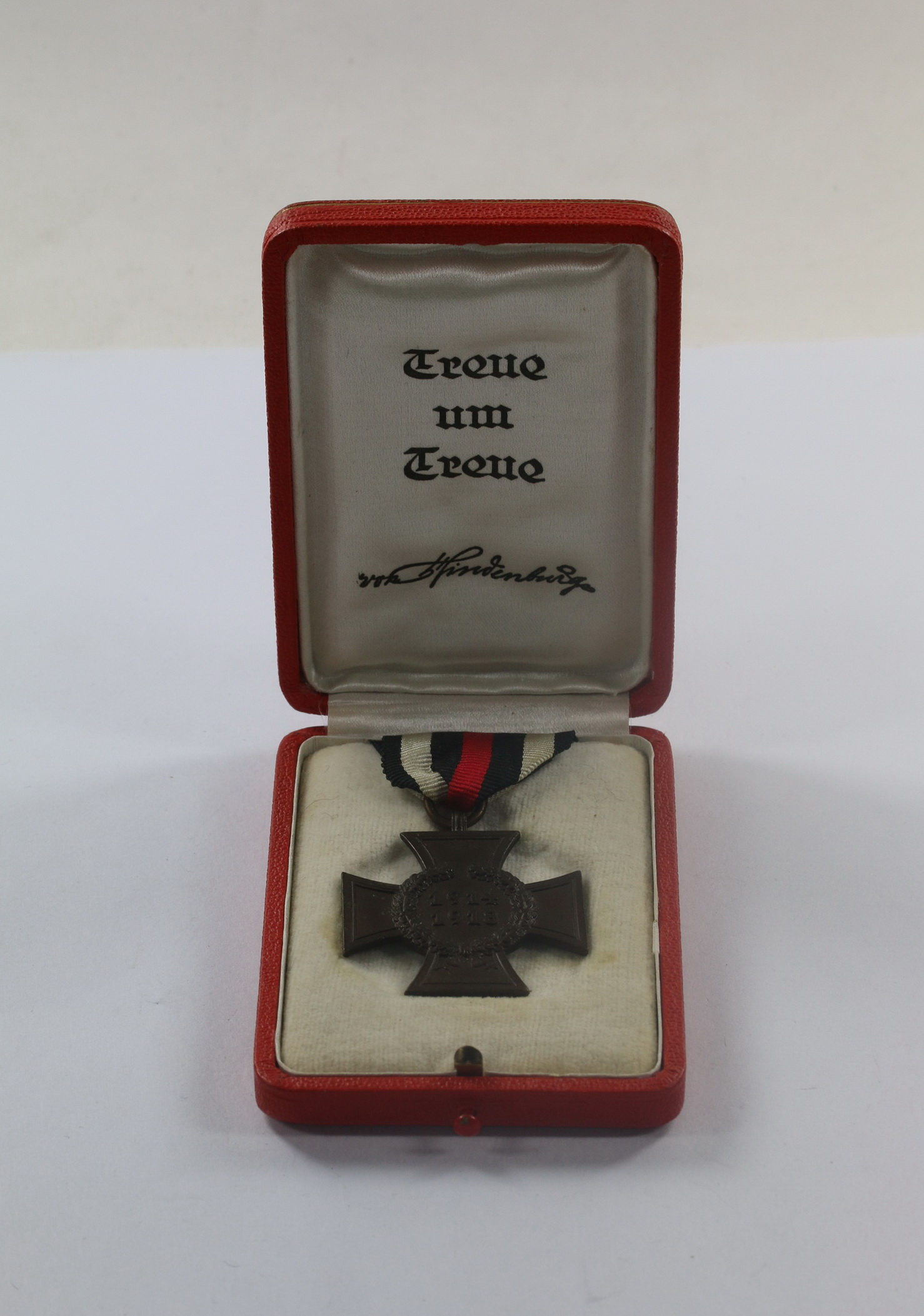 Cased Hindenburg Cross for Combatants - Treue um Treue Hindenburg. Maker C.E.J. – Bild 1