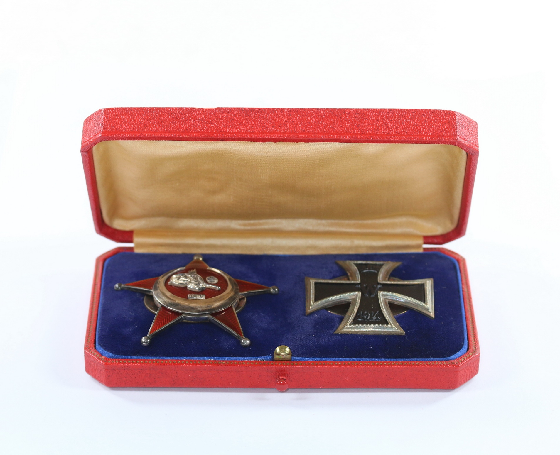 Cased Set of Iron Cross 1st Class 1914 & Gallipoli Star on Screwback. Maker Godet. – Bild 1