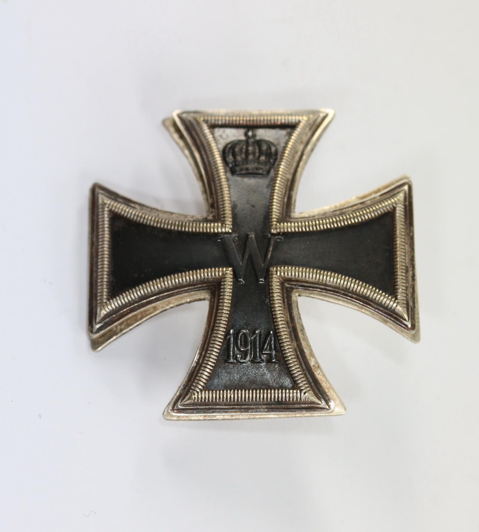 Eisernes Kreuz 1. Klasse 1914, C.F. Zimmermann, Pfotzheim, Scheibe und Muttern – Bild 1
