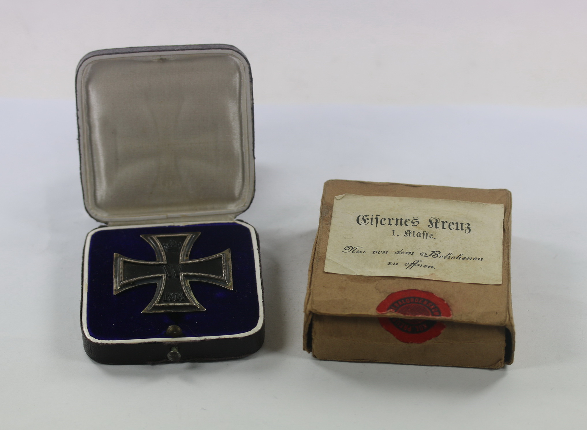 Cased & Cartoned Iron Cross 1st Class 1914.  K.A.G. – Bild 1
