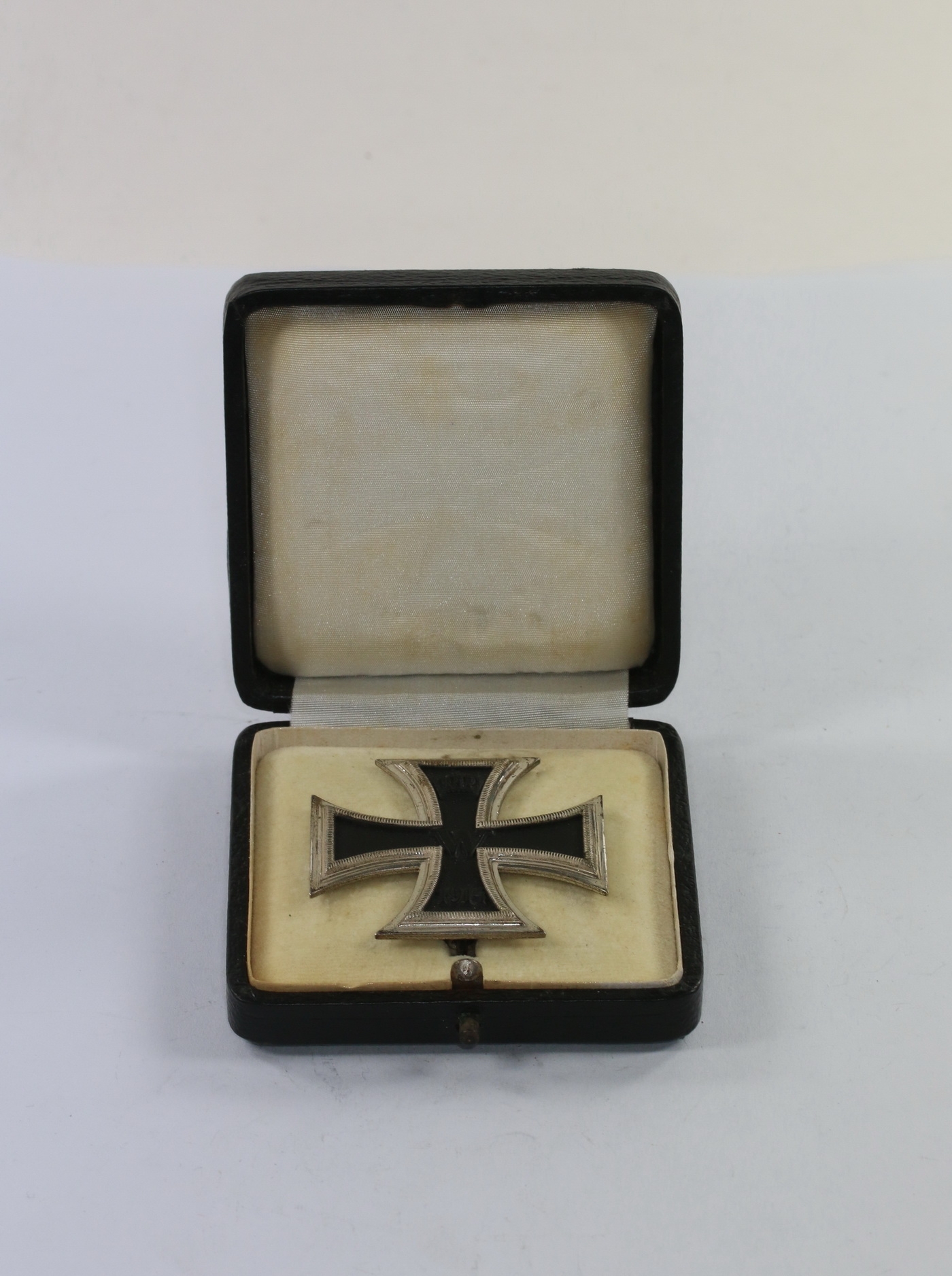 Cased Iron Cross 1st Class 1914 in the Shape from 1939. Type Deumer. – Bild 1