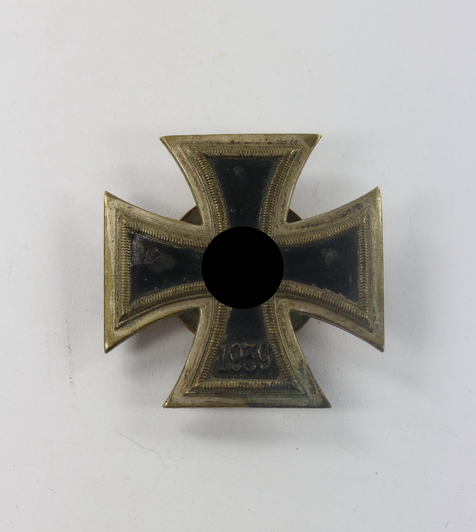 Iron Cross 1st Class 1939 on Screwback. Type C.E. Juncker, One Piece, Non-Magnetic.  – Bild 1