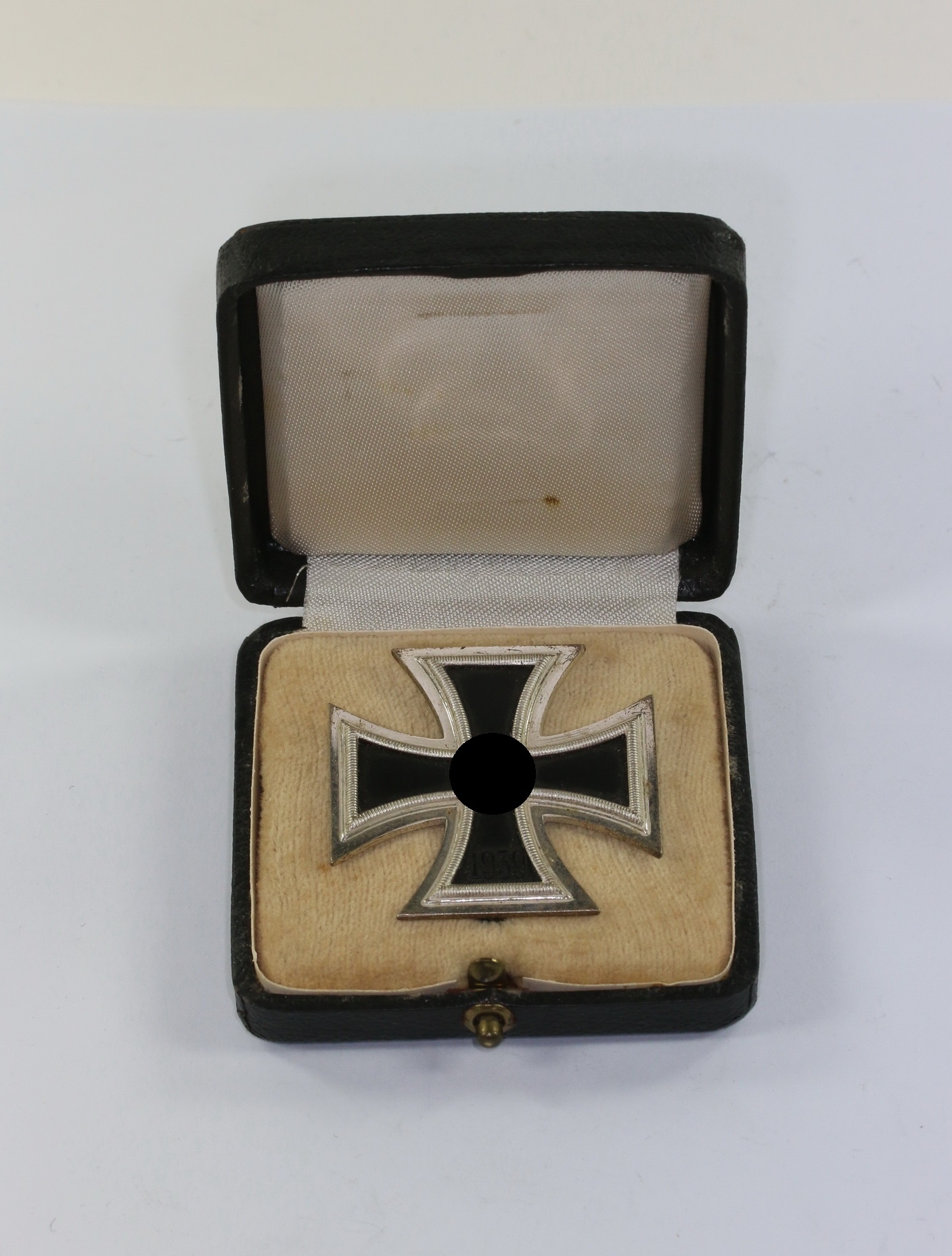 Eisernes Kreuz 1. Klasse 1939, Hst. 100, im Etui – Bild 1