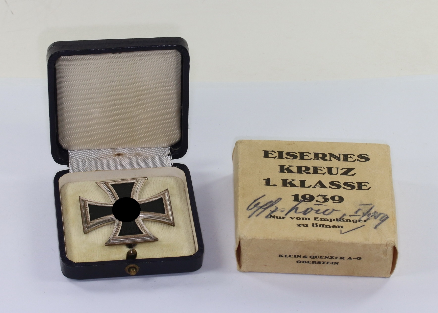 Blue Cased & Cartoned Iron Cross 1st Class 1939. Maker 65. – Bild 1