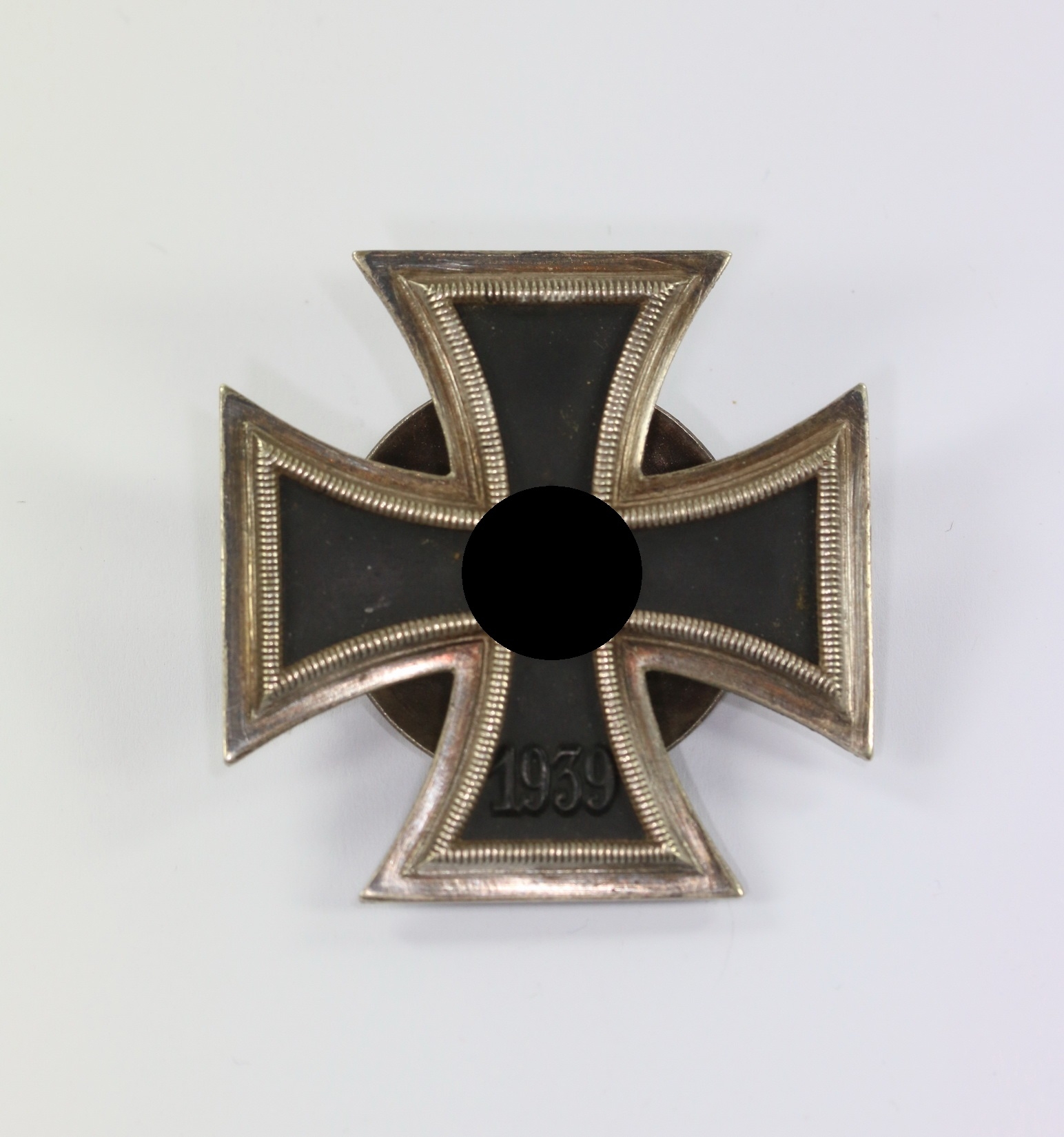 eisernes_kreuz_1 Iron Cross 1st Class 1939 on Screwback. Maker L/13. – Bild 1