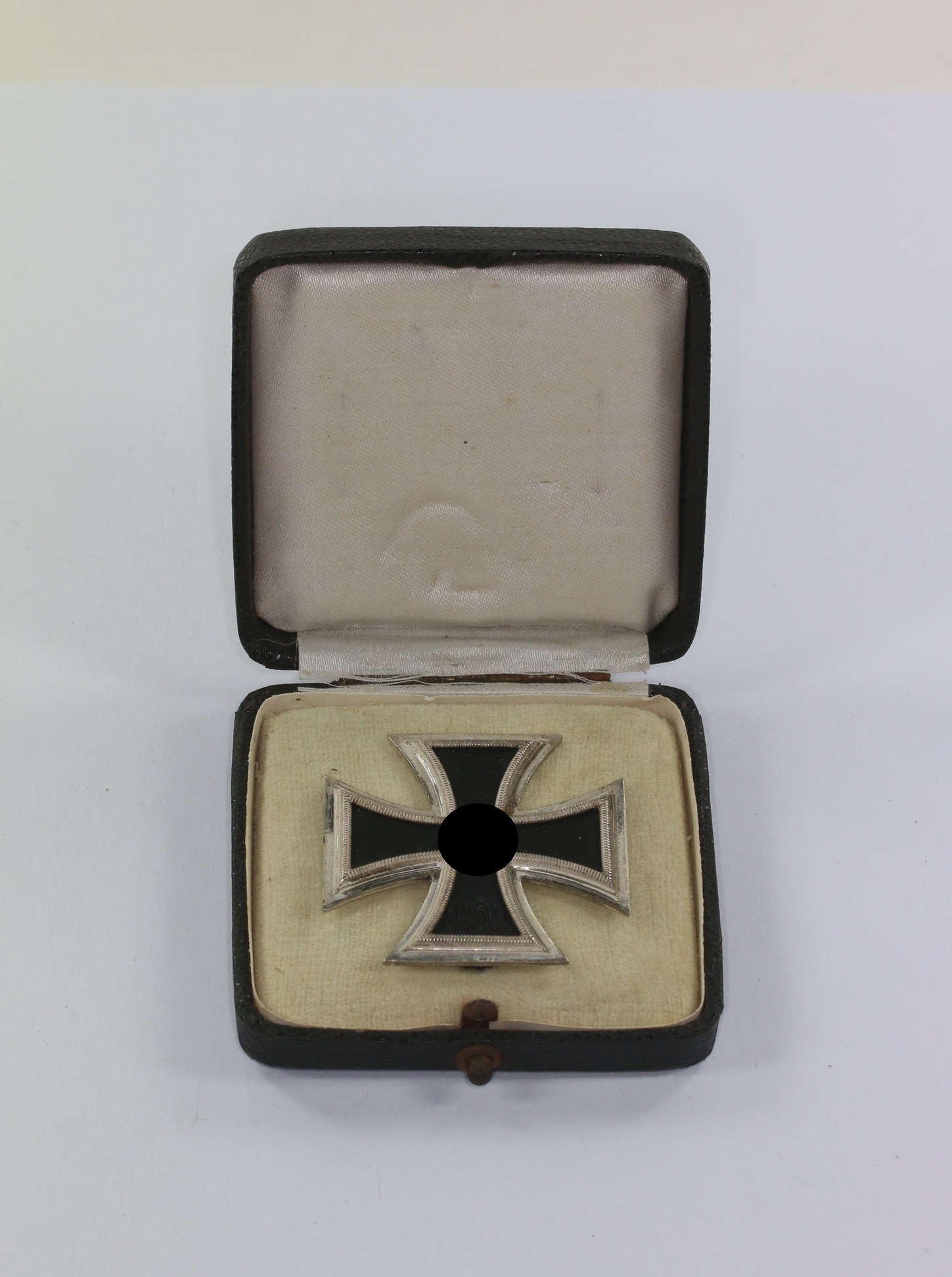 Cased Iron Cross 1st Class 1939. Maker 4 and L/16. – Bild 1