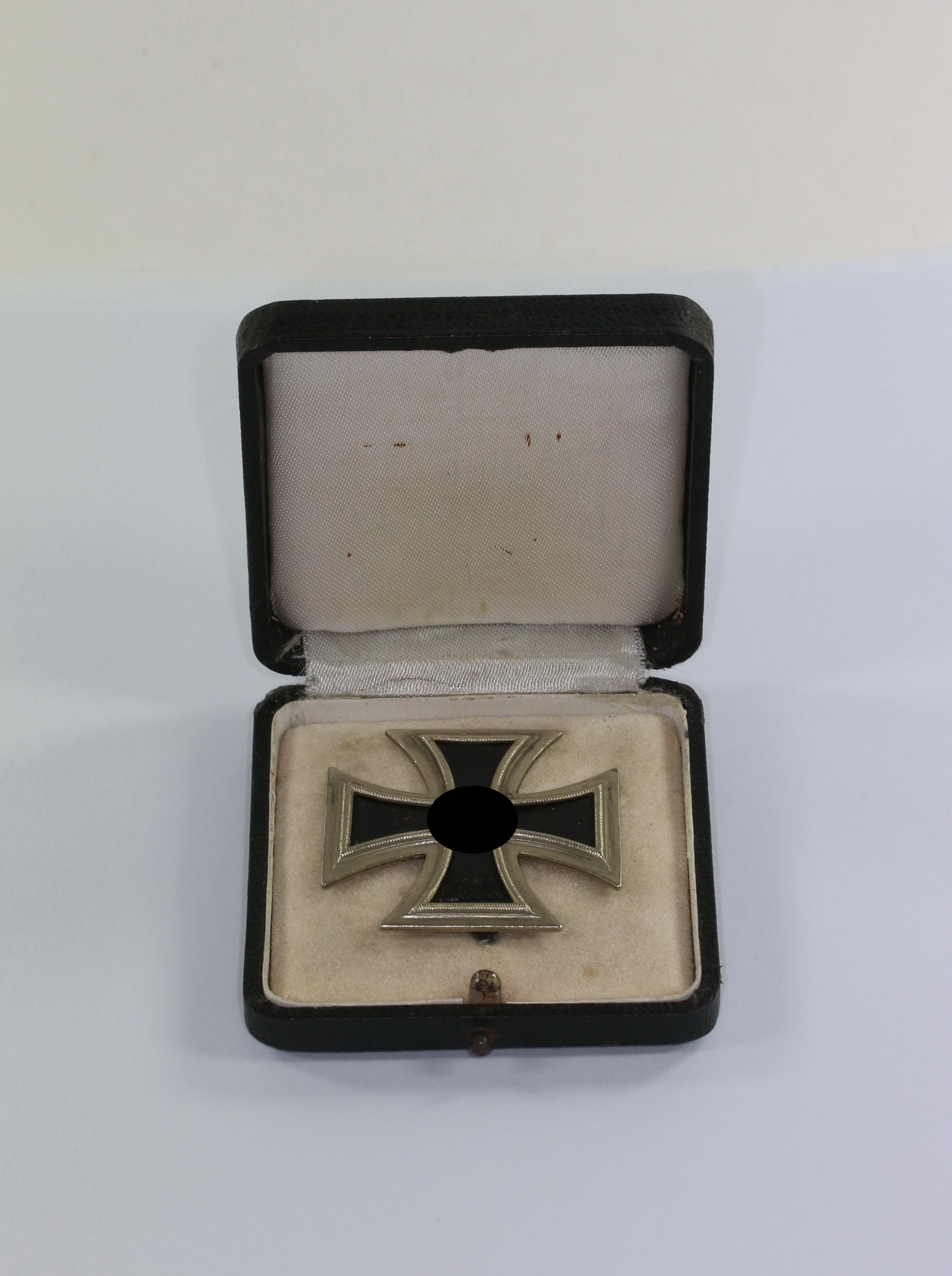 Cased Iron Cross 1st Class 1939. Maker L/12. – Bild 1