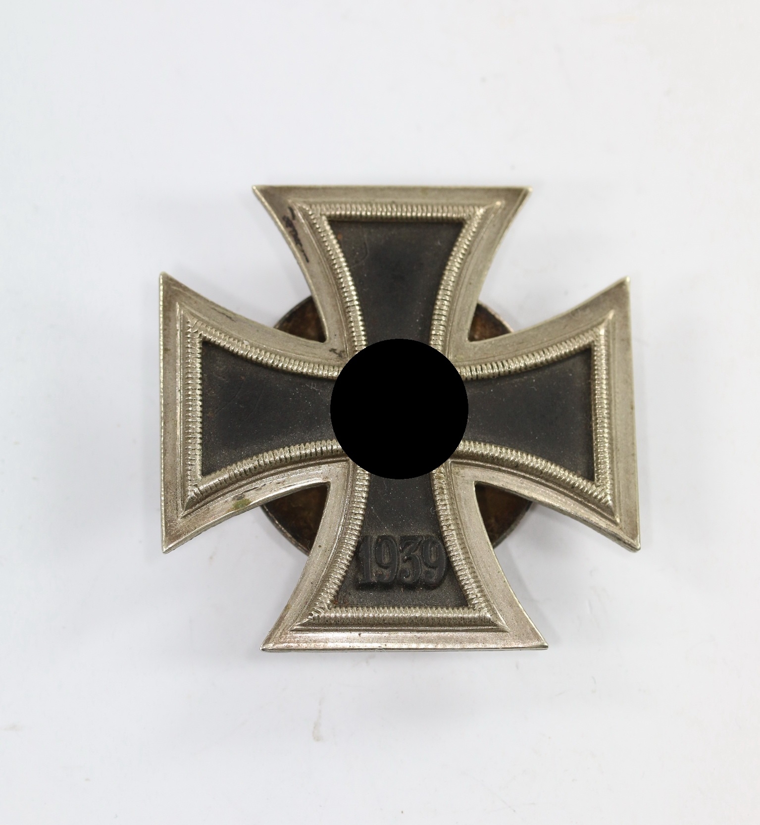 eisernes_kreuz_1 Iron Cross 1st Class 1939 on Screwback. Maker L/13. – Bild 1