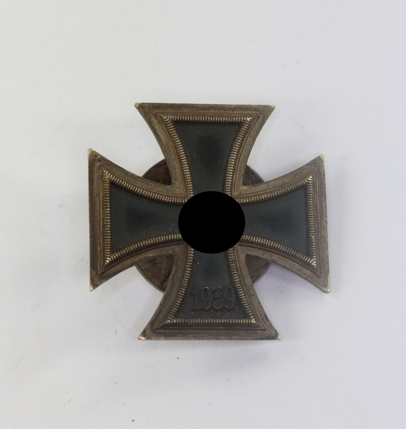 Iron Cross 1st Class on Screwback. Maker L/16. – Bild 1