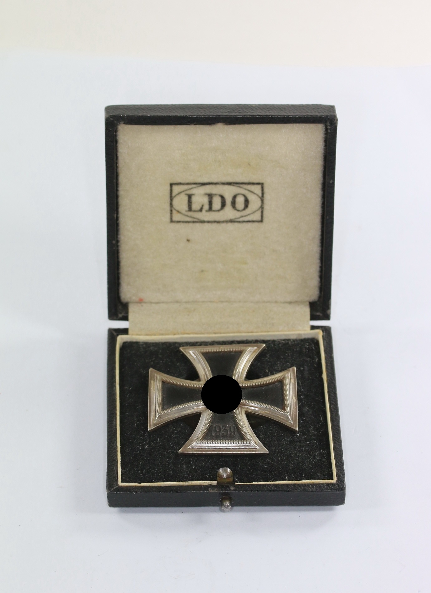 LDO Cased Iron Cross 1st Class 1939 on Screwback. Maker L/16. – Bild 1