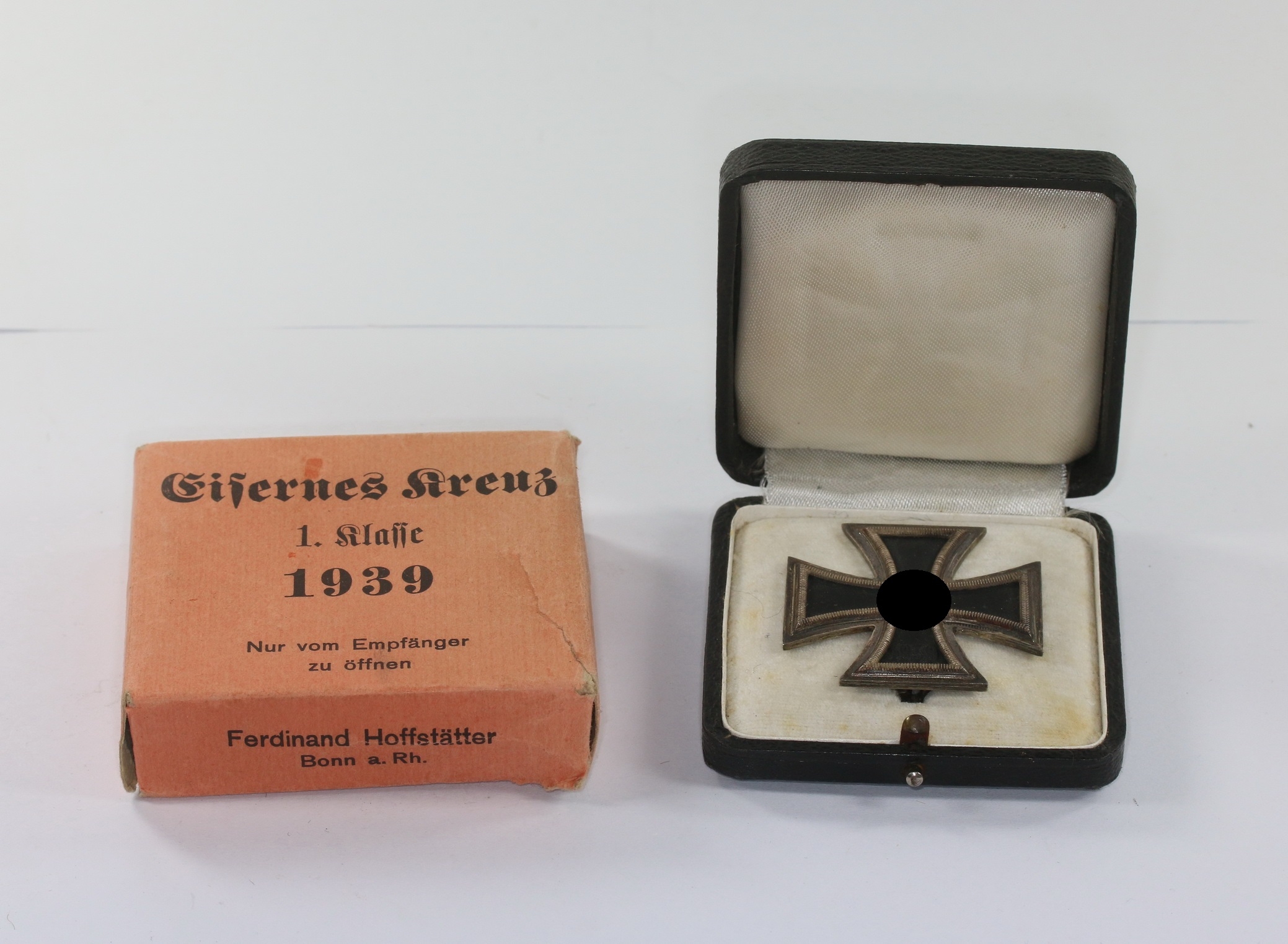 Cased & Cartoned Iron Cross 1st Class 1939. Maker L/19. – Bild 1