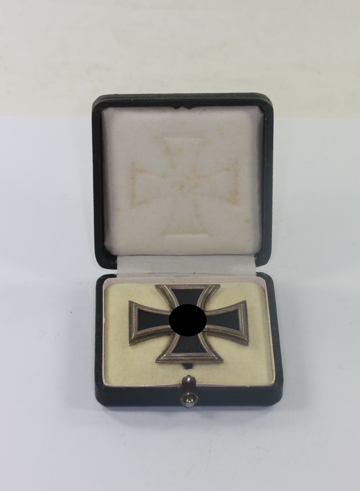 Cased Iron Cross 1st Class 1939. Maker L/50. – Bild 1