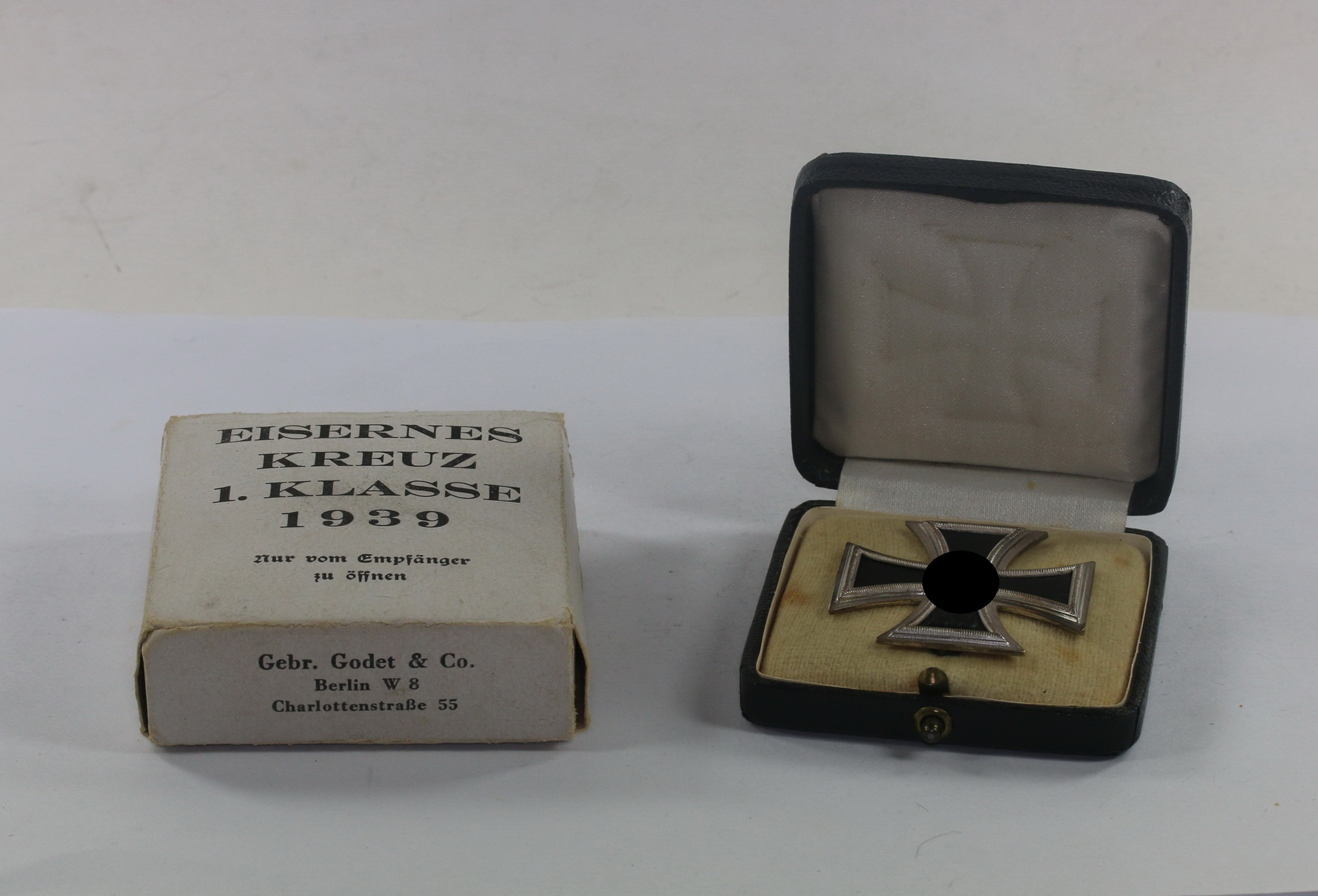 Cased & Cartoned Iron Cross 1st Class 1939. Maker  L/50, Gebr. Godet & Co. Berlin W8 Charlottenstraße 55 – Bild 1
