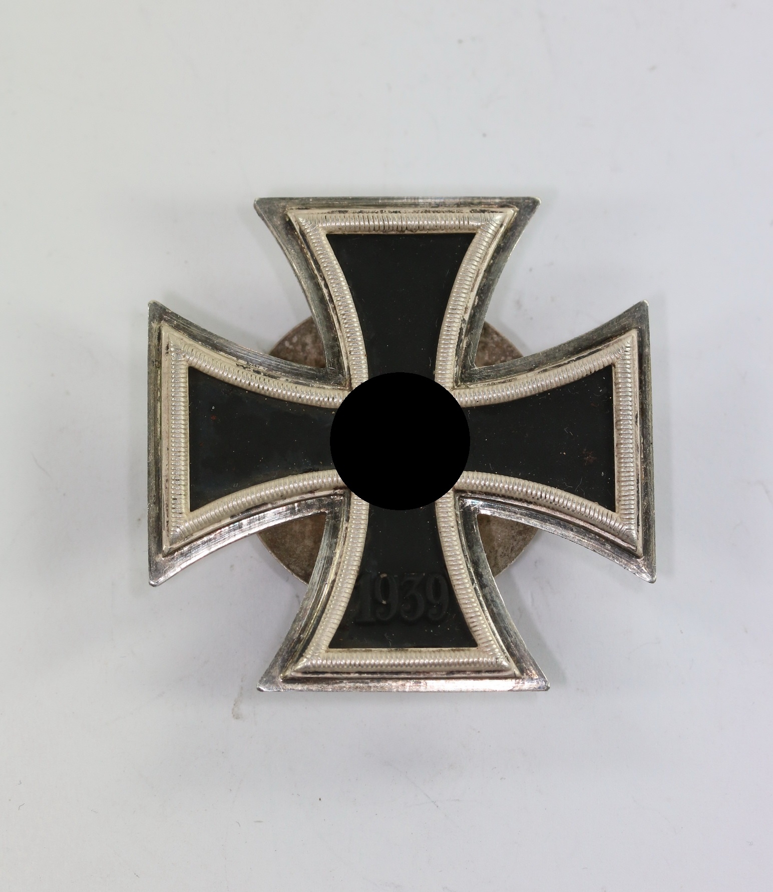 Eisernes Kreuz 1. Klasse 1939, Hst. L/52, an Schraubscheibe – Bild 1