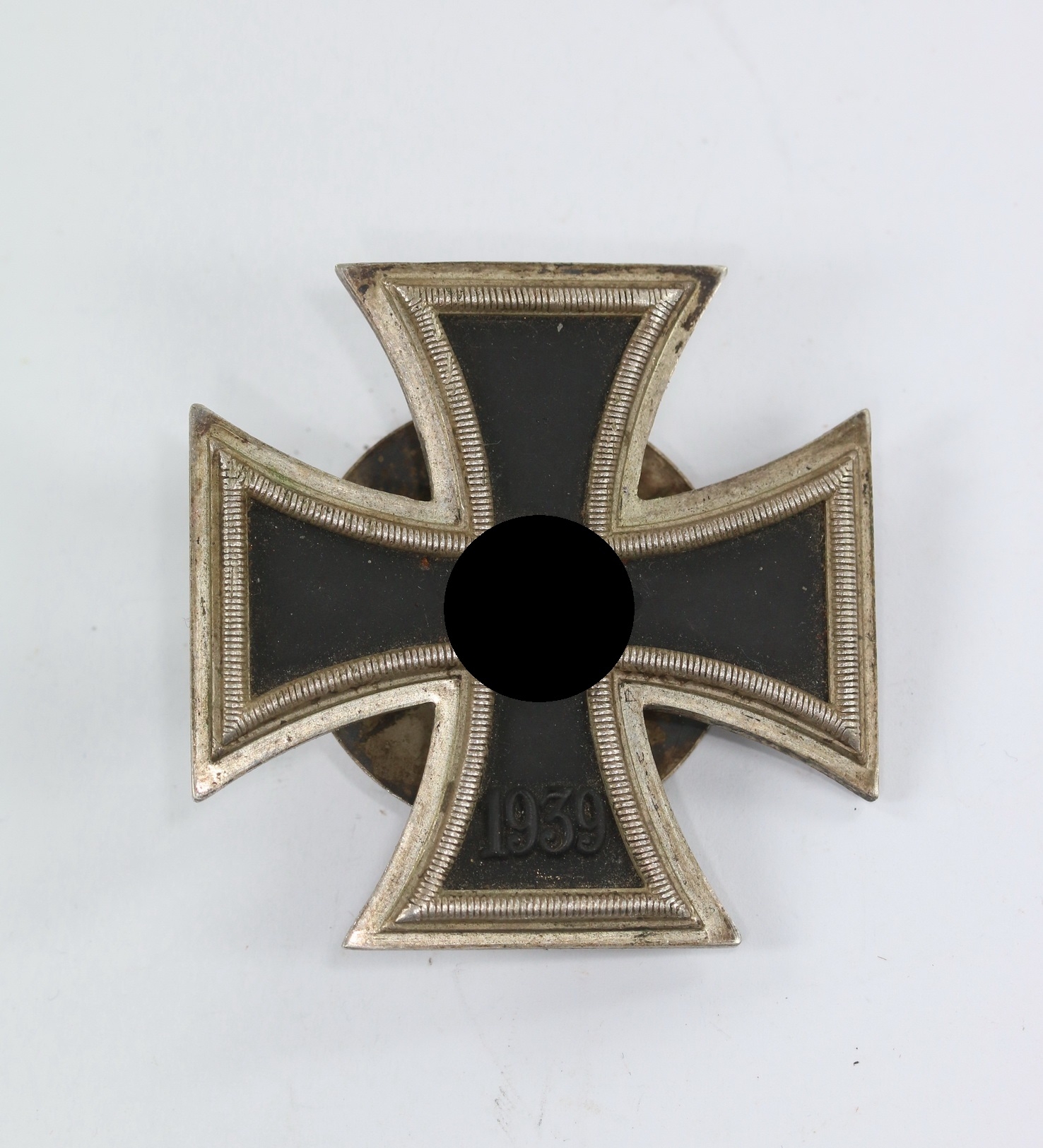Eisernes Kreuz 1. Klasse 1939, Hst. L/52, an Schraubscheibe – Bild 1