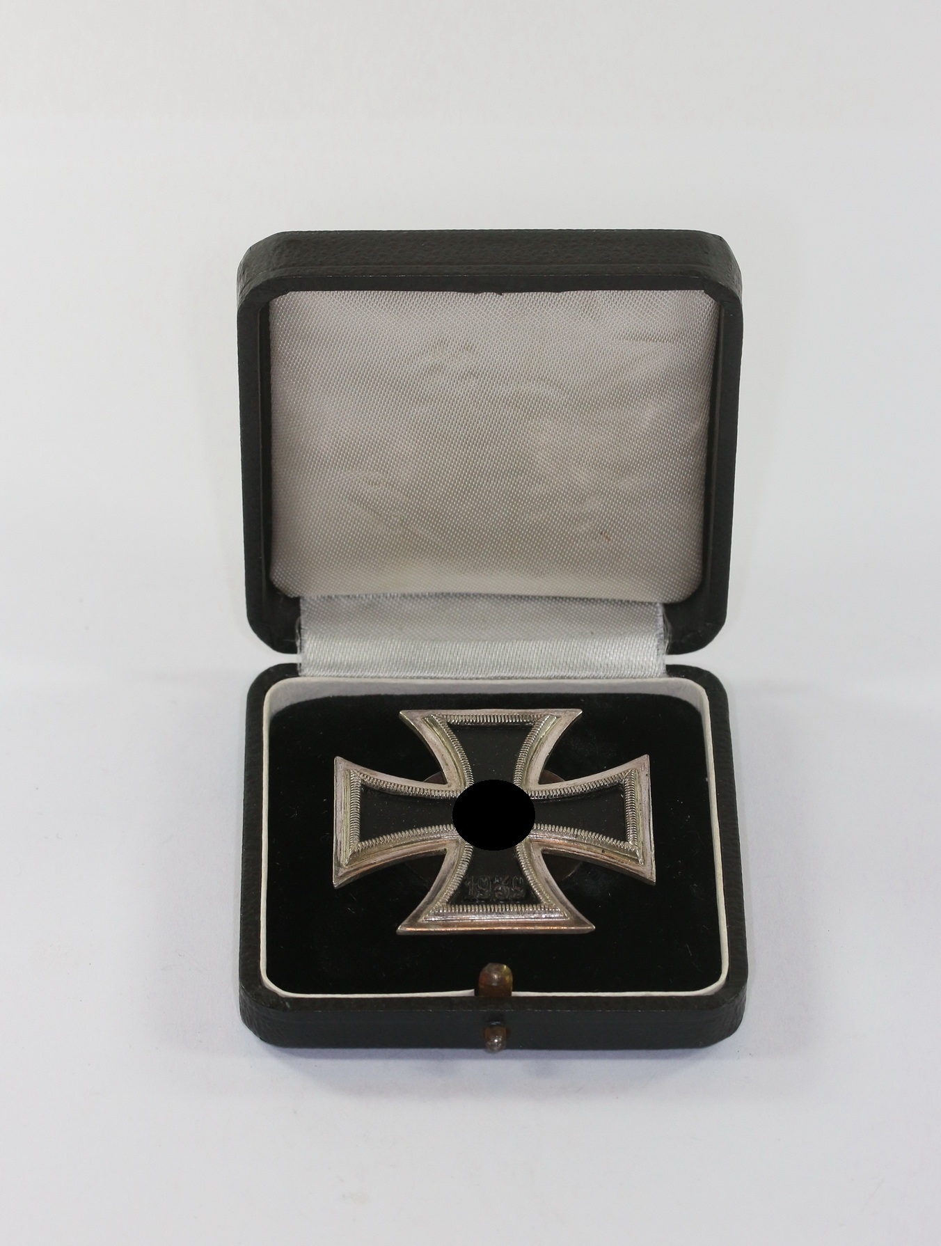 Eisernes Kreuz 1. Klasse 1939, Hst. L/53, an Schraubscheibe, im LDO Etui 1. Form – Bild 1