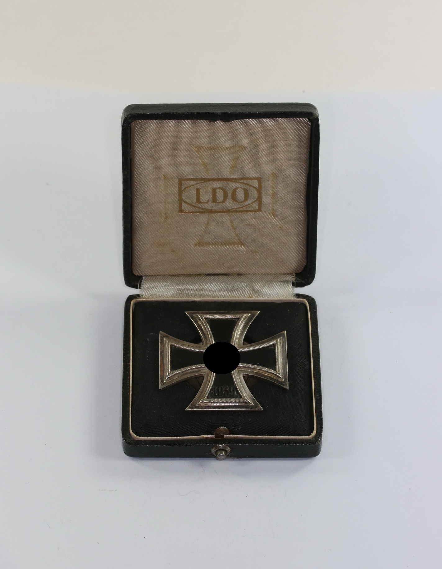 eisernes_kreuz_1 LDO Cased Iron Cross 1st Class 1939 on Screwback. Maker L/55. – Bild 1