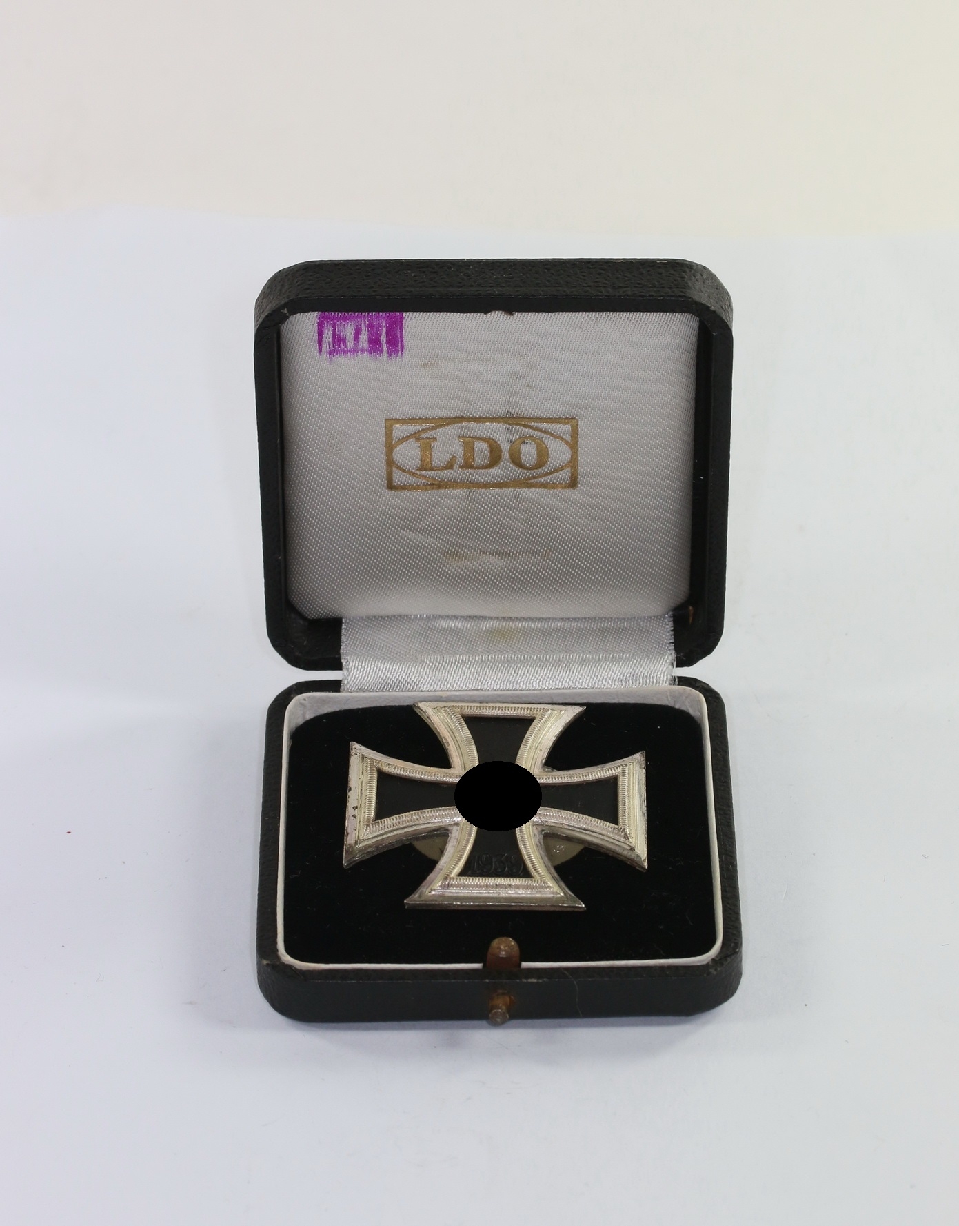 LDO Cased Iron Cross 1st Class 1939 on Screwback. Maker L/56. – Bild 1