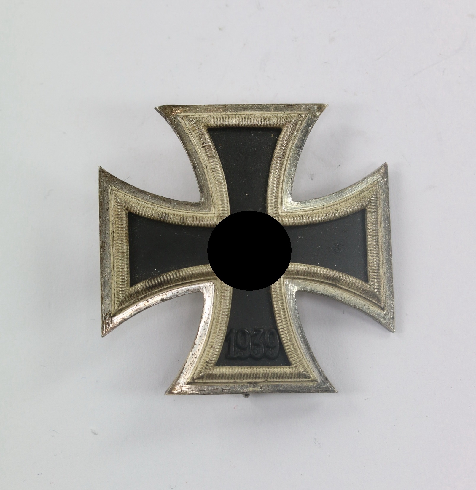 Iron Cross 1st Class 1939. Maker L/56 Funcke & Brüninghaus, Lüdenscheid (F&BL), Thin Pin. – Bild 1