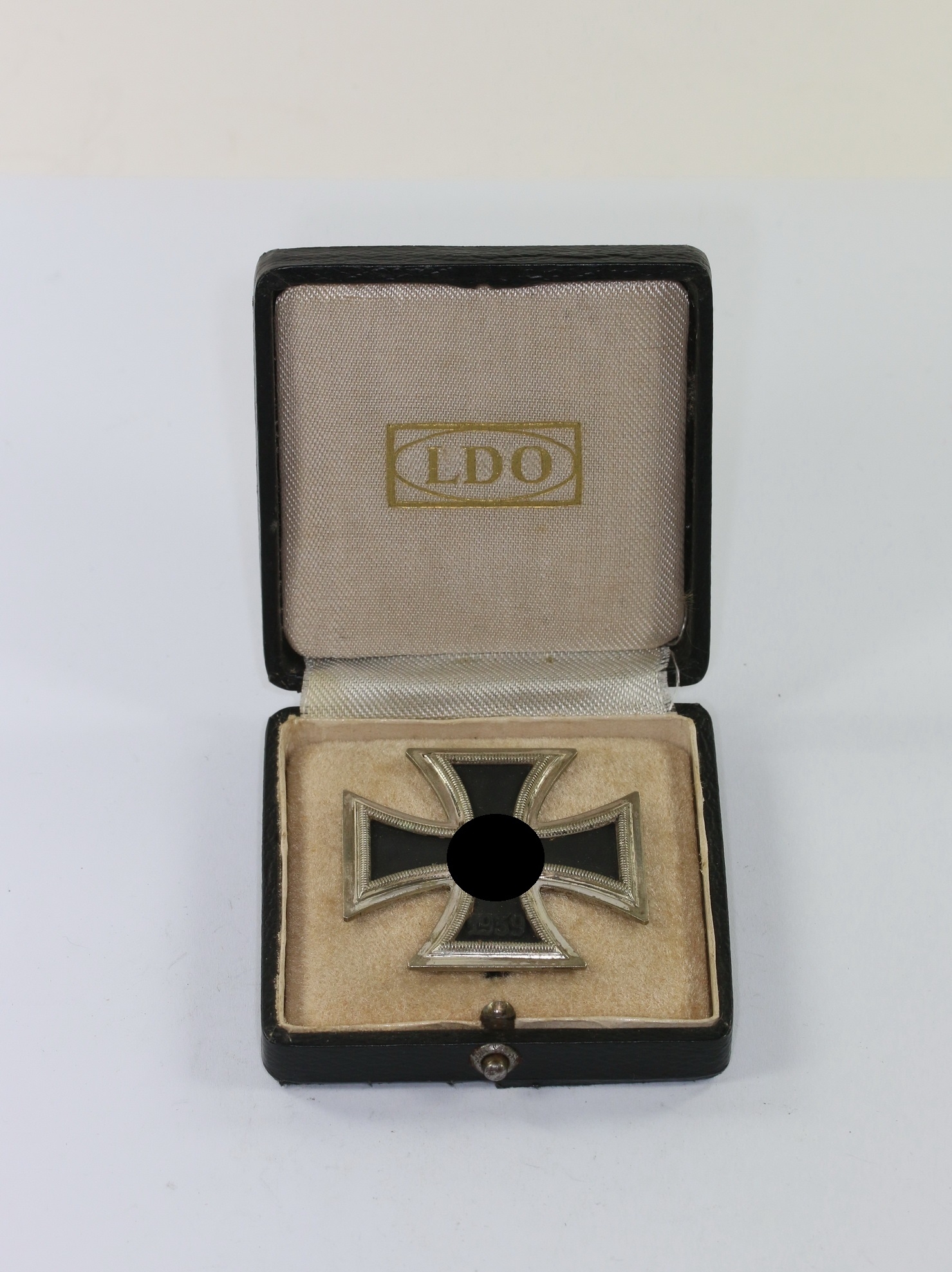 LDO Cased Iron Cross 1st Class 1939. Maker L/57. – Bild 1