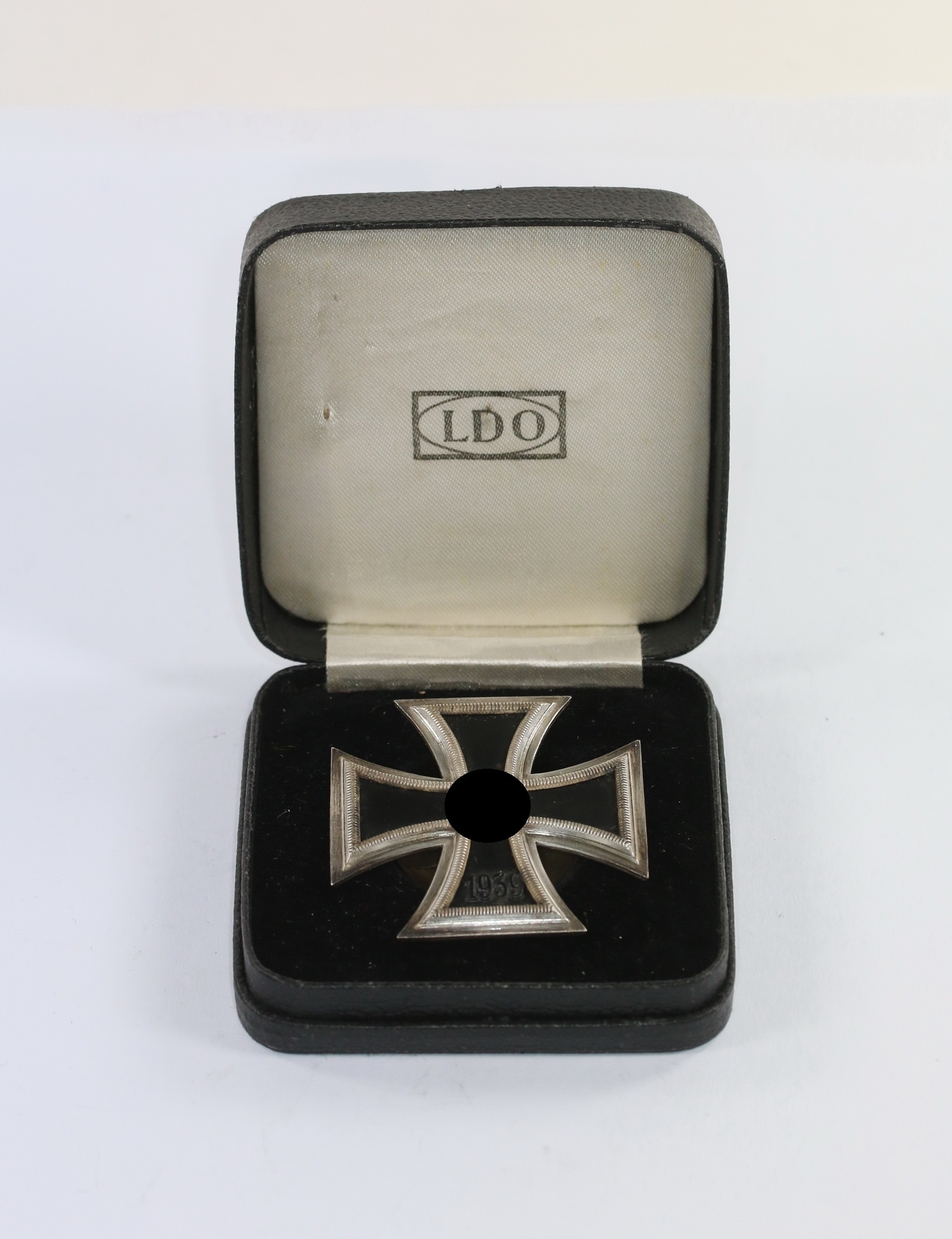 LDO Cased Iron Cross 1st Class 1939 on Screwback. Maker L/59. – Bild 1