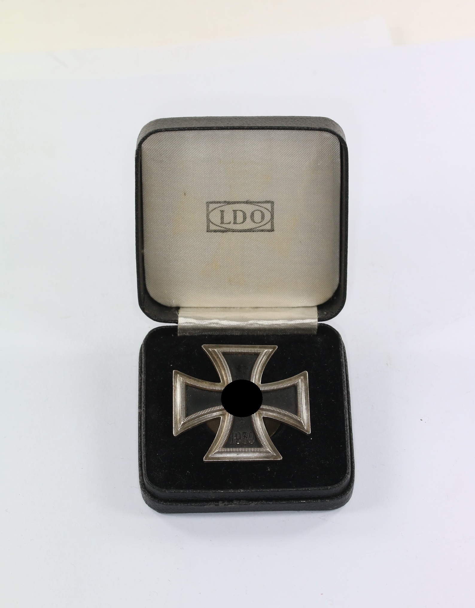 LDO Cased Iron Cross 1st Class 1939 on Screwback. Maker L/59. – Bild 1