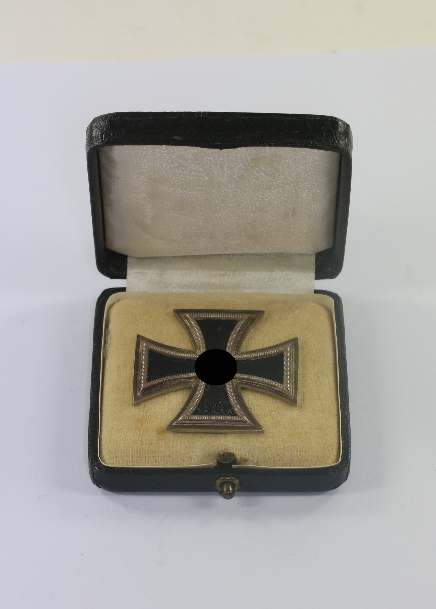 Cased Iron Cross 1st Class 1939. Maker L59 (Rune and Dot). – Bild 1