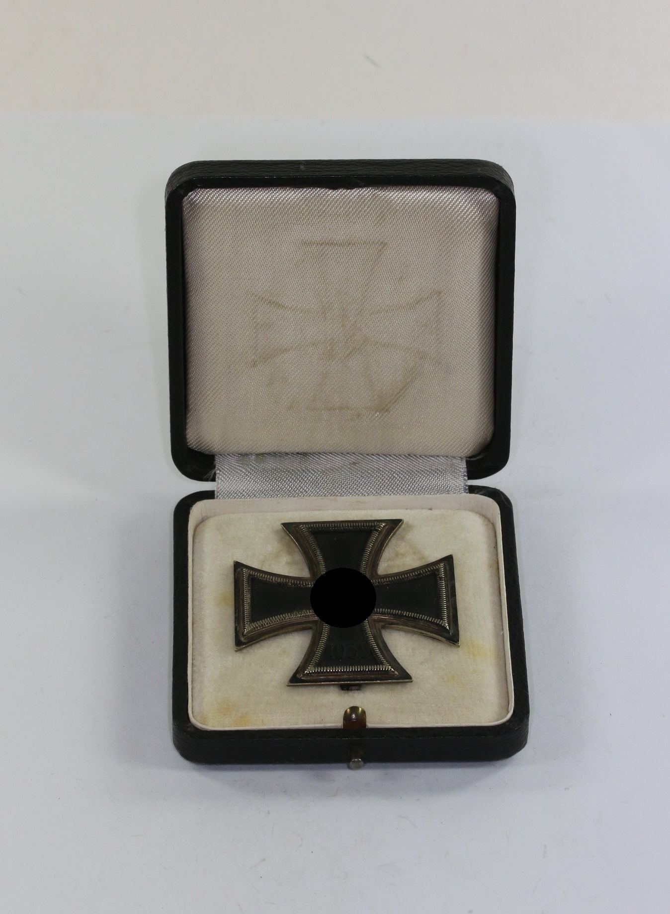 Cased Iron Cross 1st Class 1939. Possessions Hauptmann Fritz Merkl. – Bild 1