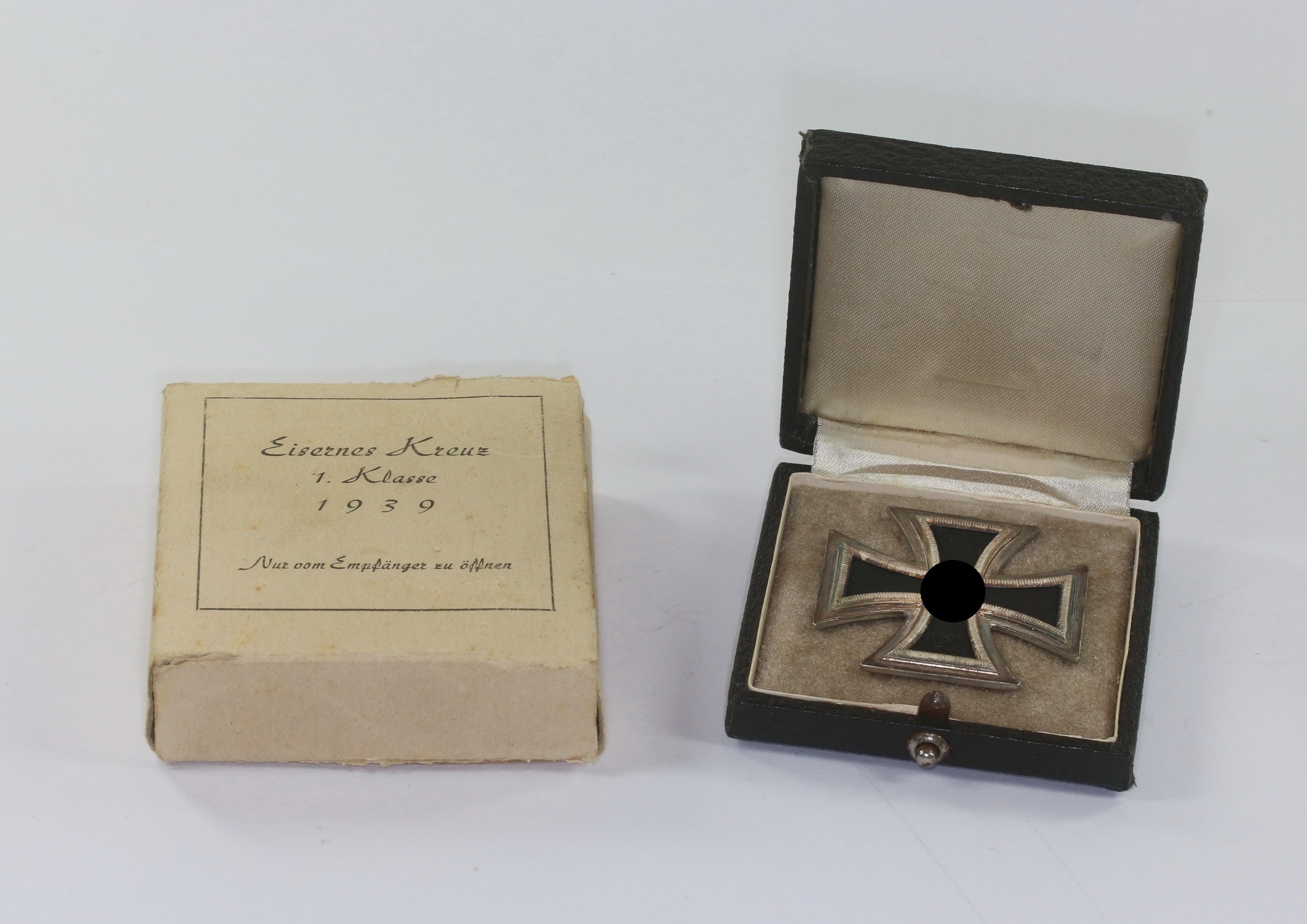 eisernes_kreuz_1 Eisernes Kreuz 1. Klasse 1939, im Etui mit Umkarton Juwelier Robert Koch – Bild 1