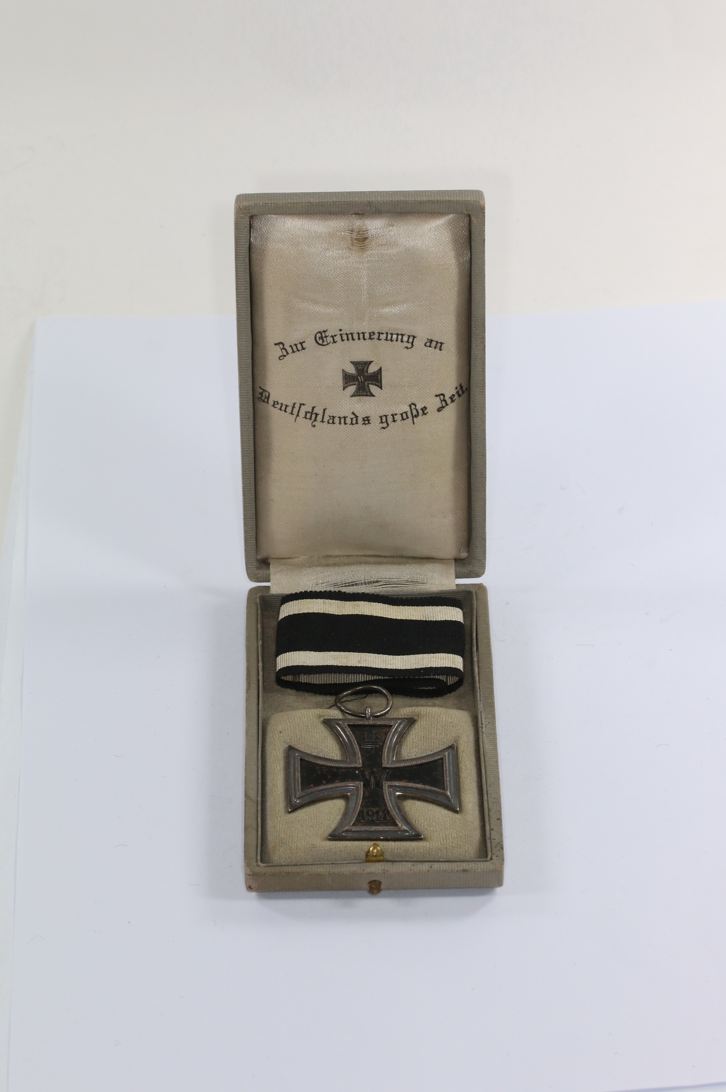 Cased Iron Cross 2nd Class 1914. Maker LW. Case with - Zur Erinnerung an Deutschlands große Zeit – Bild 1