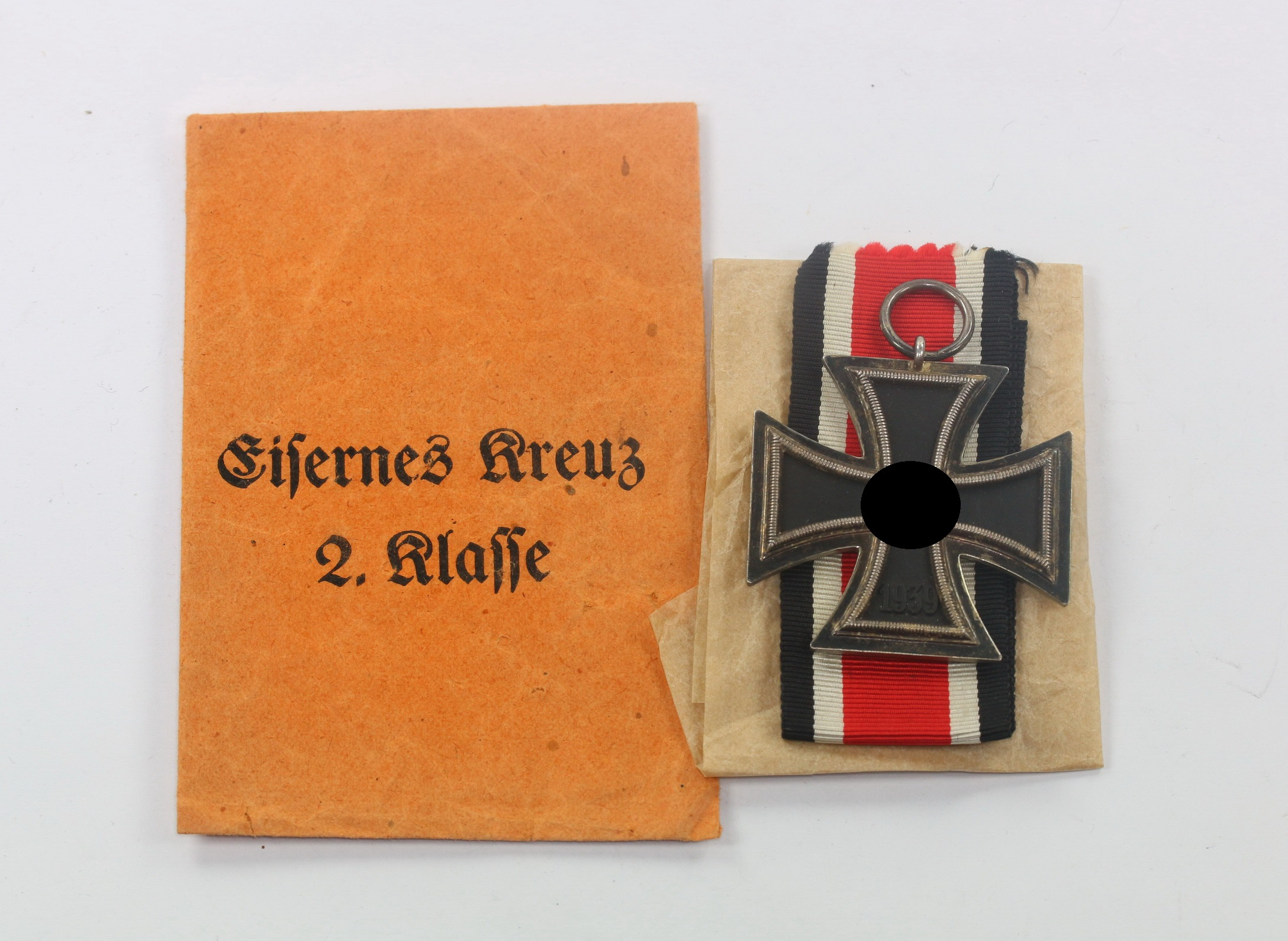 Iron Cross 2nd Class 1939 in Orange(!) Envelope. Maker 24, Arbeitsgemeinschaft der Hanauer Plakettenhersteller – Bild 1