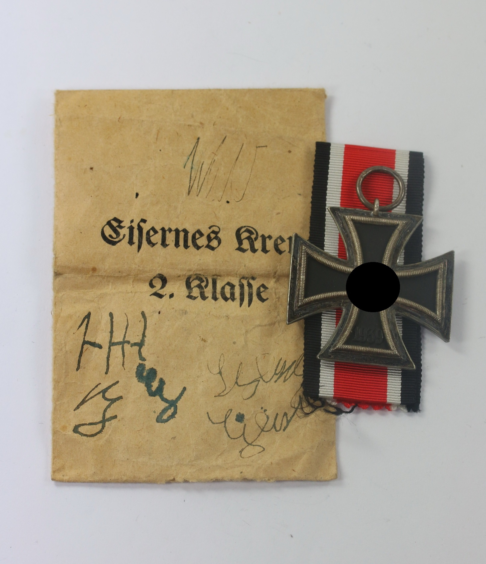eisernes_kreuz_2 Iron Cross 2nd Class 1939 in Small Envelope. Maker 24 (Arbeitsgemeinschaft der Hanauer Plakettenhersteller). – Bild 1