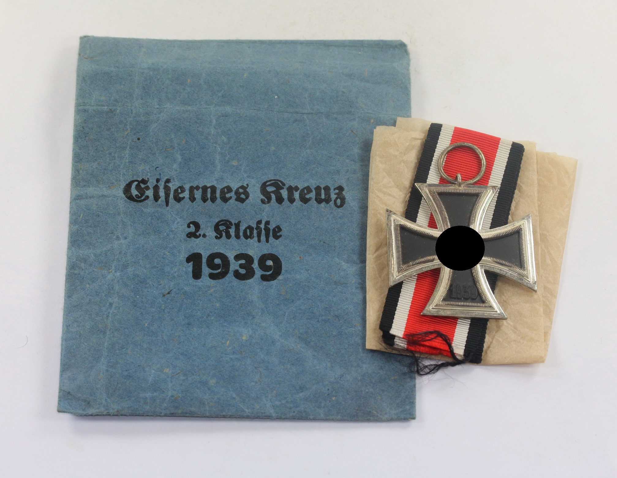 Eisernes Kreuz 2. Klasse 1939, in Verleihungstüte Walter & Henlein Gablonz a.N. – Bild 1