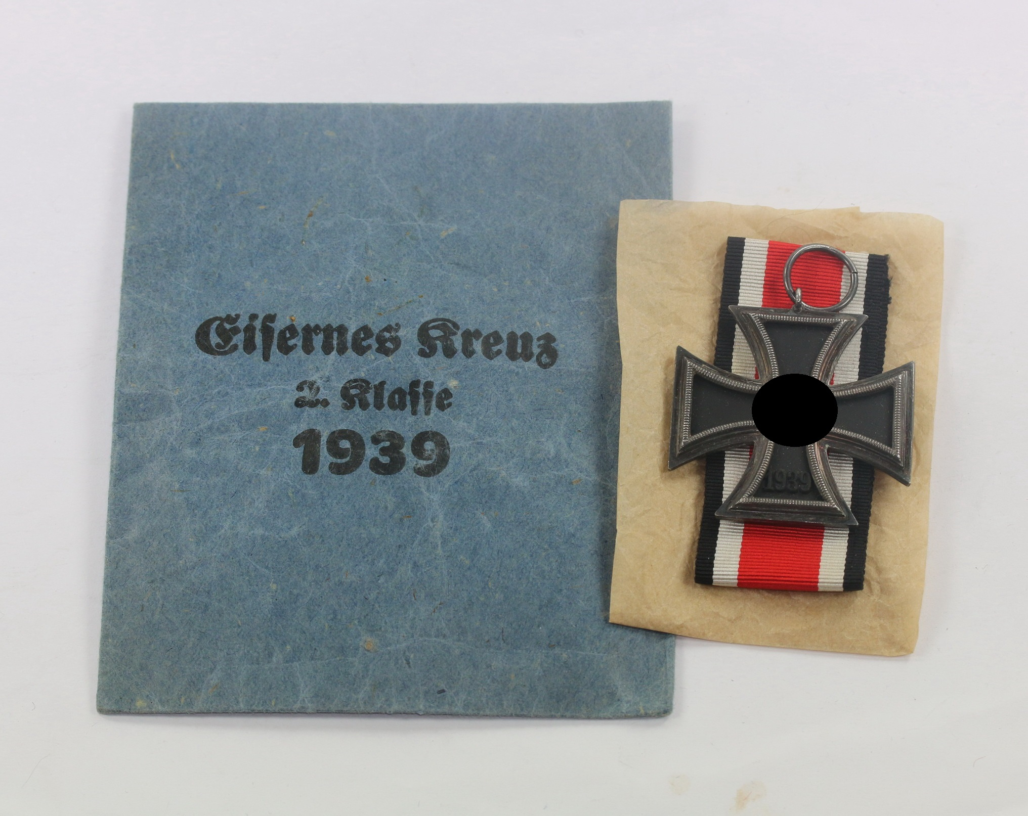 eisernes_kreuz_2 Iron Cross 2nd Class 1939 in Envelope, Round "3". Type Deschler & Sohn, München – Bild 1