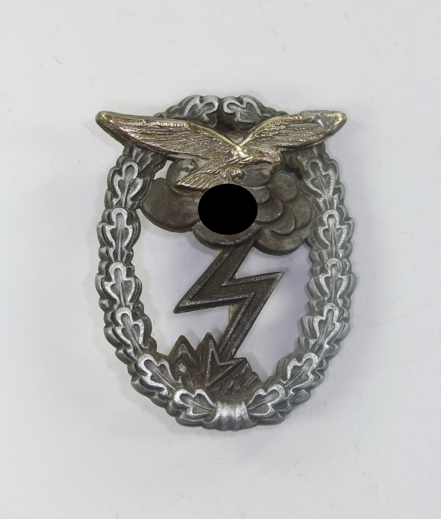 erdkampfabzeichen_der_luftwaffe_hammer_s_hne_geringswalde_1__1 Luftwaffe Ground Assault Badge. Type Hammer & Söhne, Geringswalde. – Bild 1