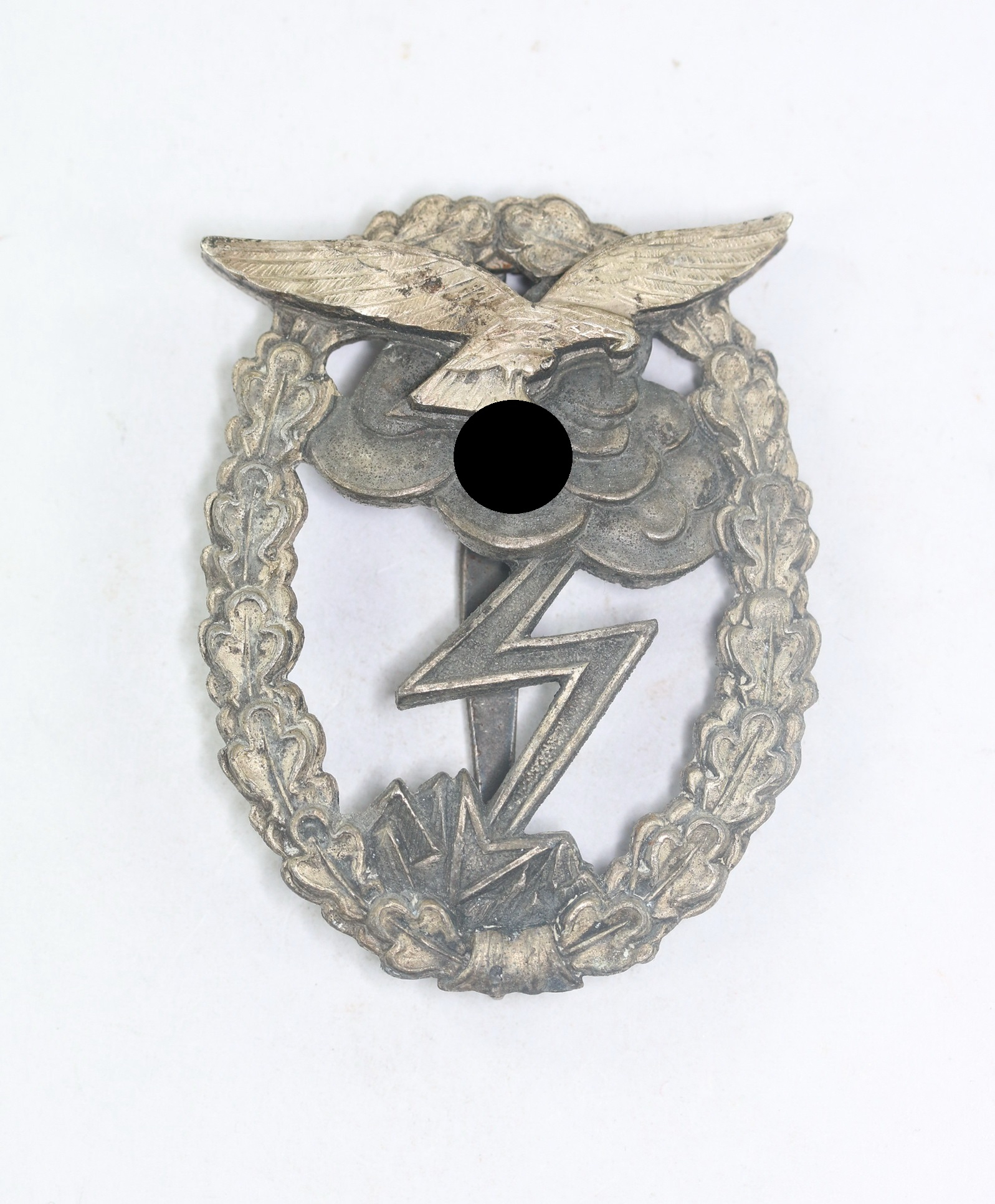 Luftwaffe Ground Assault Badge. Maker M.u.K. 5 (Arbeitsgemeinschaft Metalle und Kunststoffe, Gablonz) – Bild 1