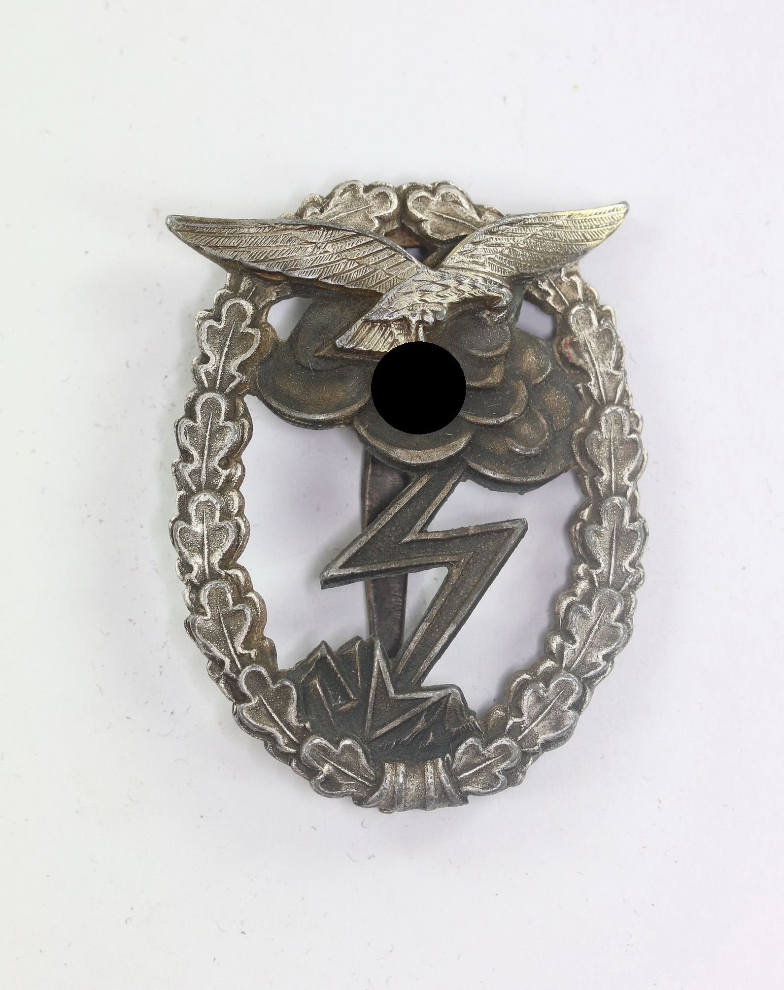Luftwaffe Ground Assault Badge. Maker M.u.K. 5 (Arbeitsgemeinschaft Metalle und Kunststoffe, Gablonz) – Bild 1