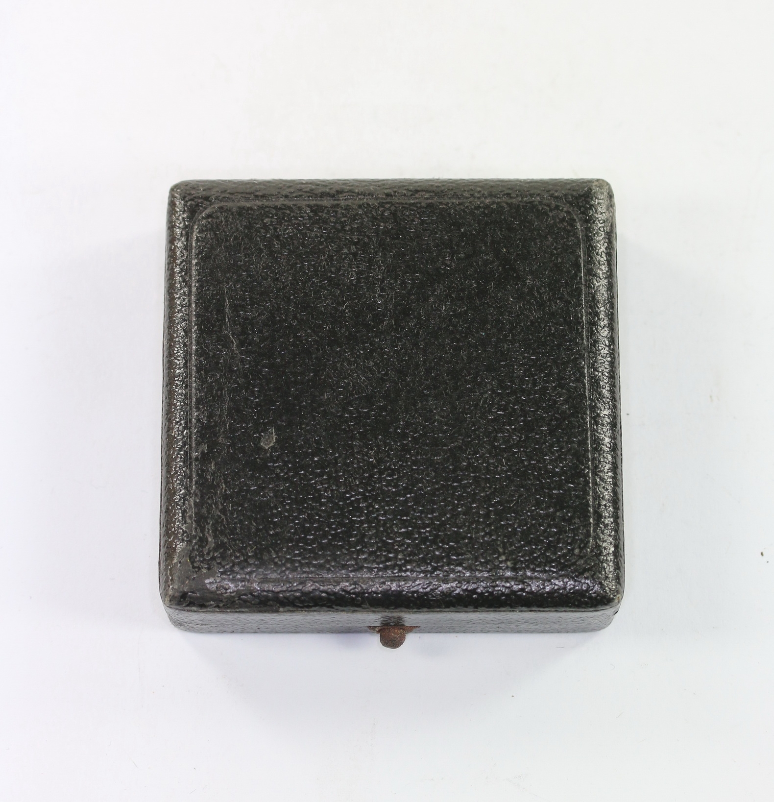 Etui Eisernes Kreuz 1. Klasse 1939 an Schraubscheibe E.K.1 Schraube L/54 – Bild 1