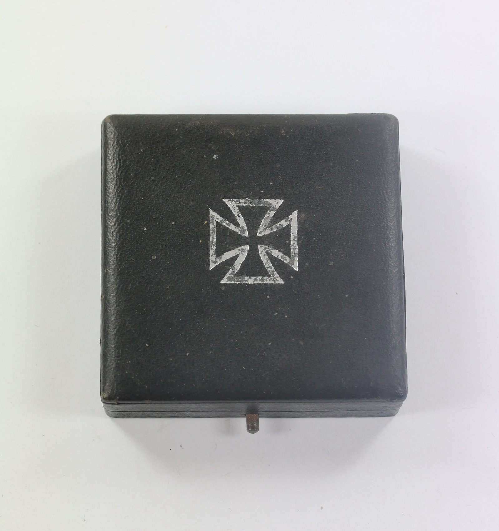 etui_eisernes_kreuz_1 Case for the Iron Cross 1st Class 1939. Type C.F. Zimmermann (20). – Bild 1