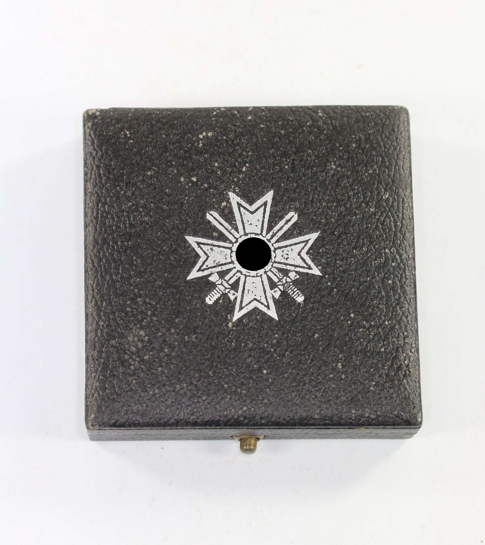 etui_kriegsverdienstkreuz_1 Etui Kriegsverdienstkreuz 1. Klasse mit Schwertern, Klein & Quenzer, mit Hakenkreuz – Bild 1